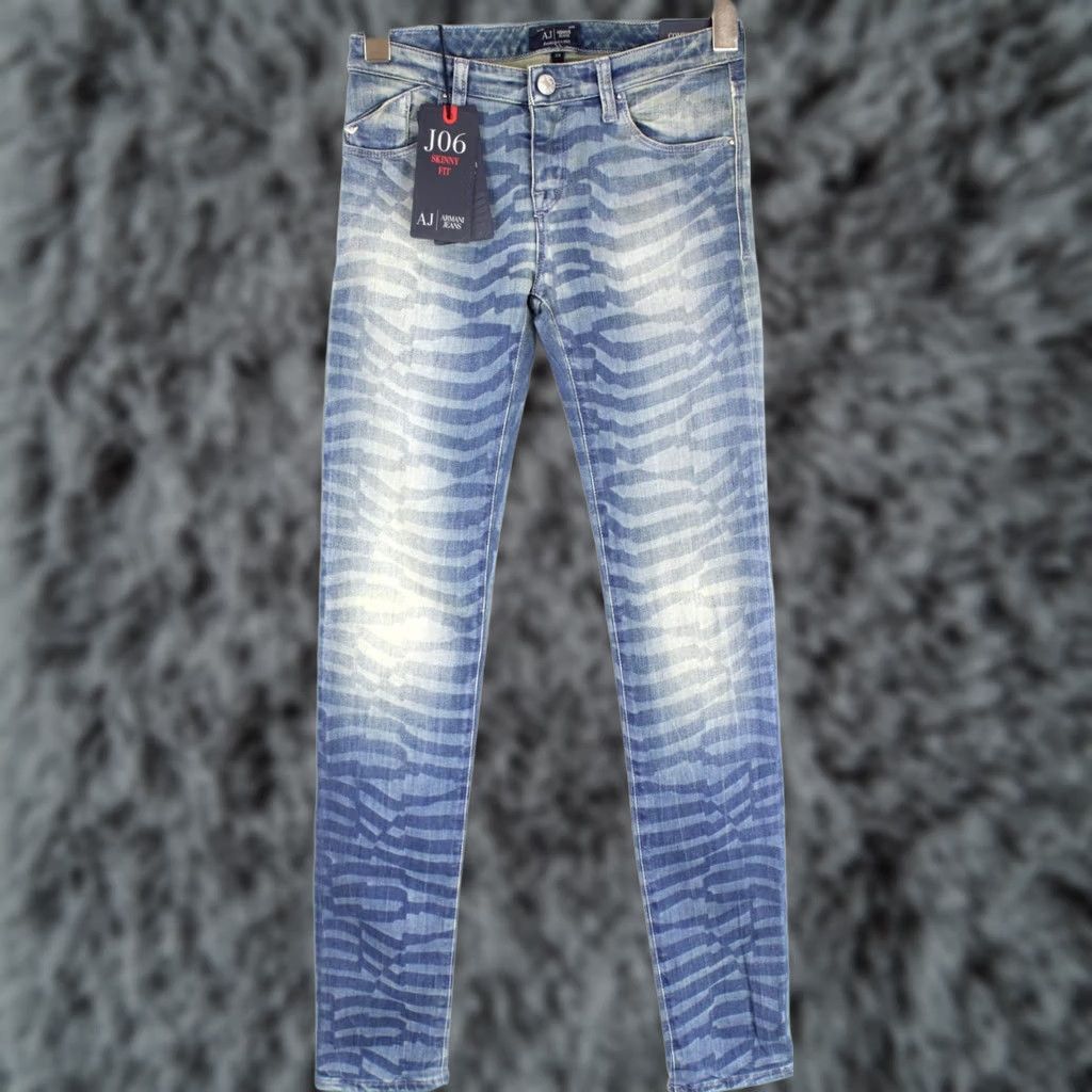 Vintage ARMANI JEANS Skinny Fit Women's Jeans W23 Zip Fly Faded Patterned Logo Blue Size 40" / US 18 - 1 Thumbnail