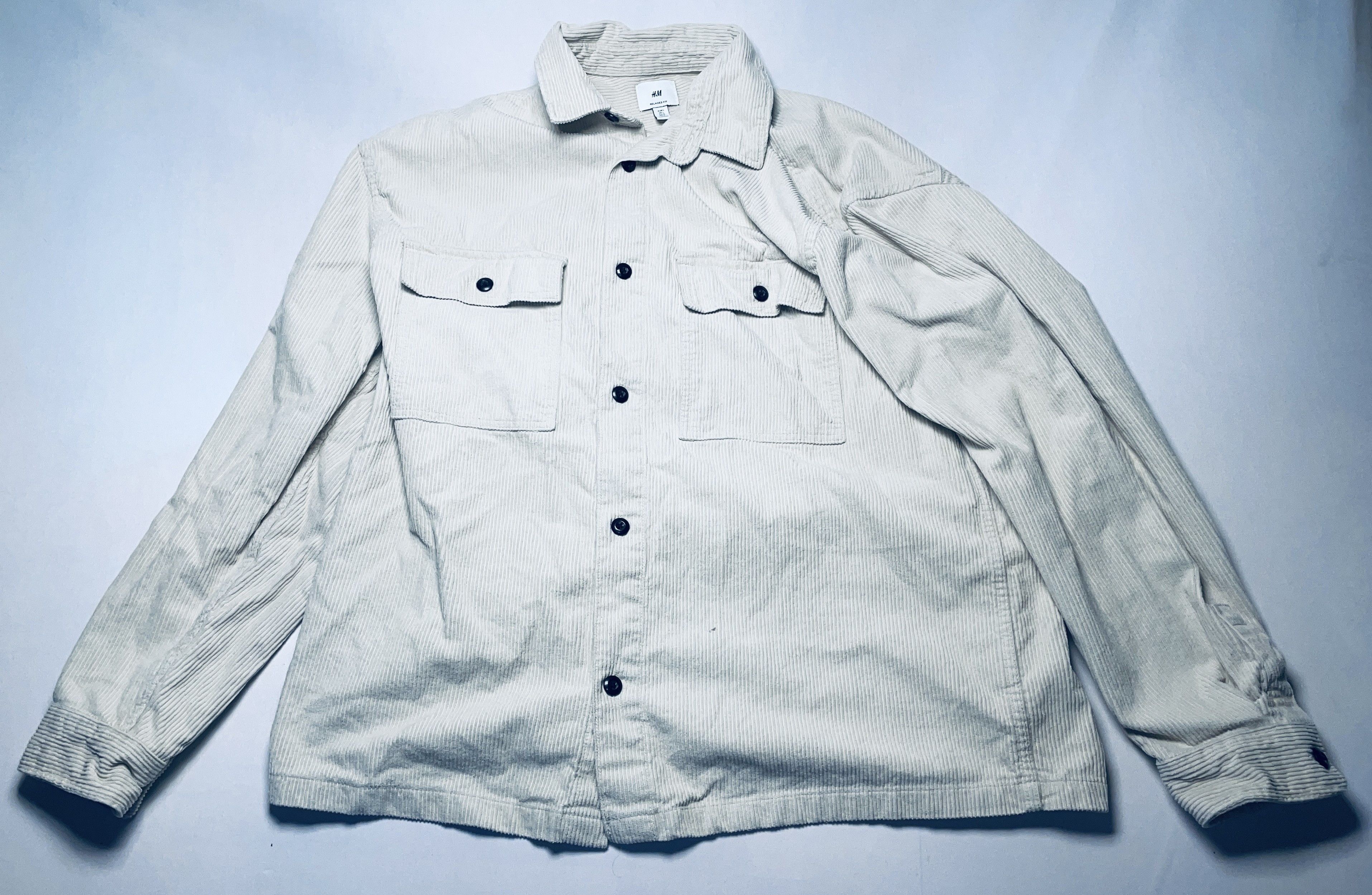 H&M 🧥 19,90 € – H&M Cordhemd Relaxed Fit Größe L Size US L / EU 52-54 / 3 - 1 Thumbnail