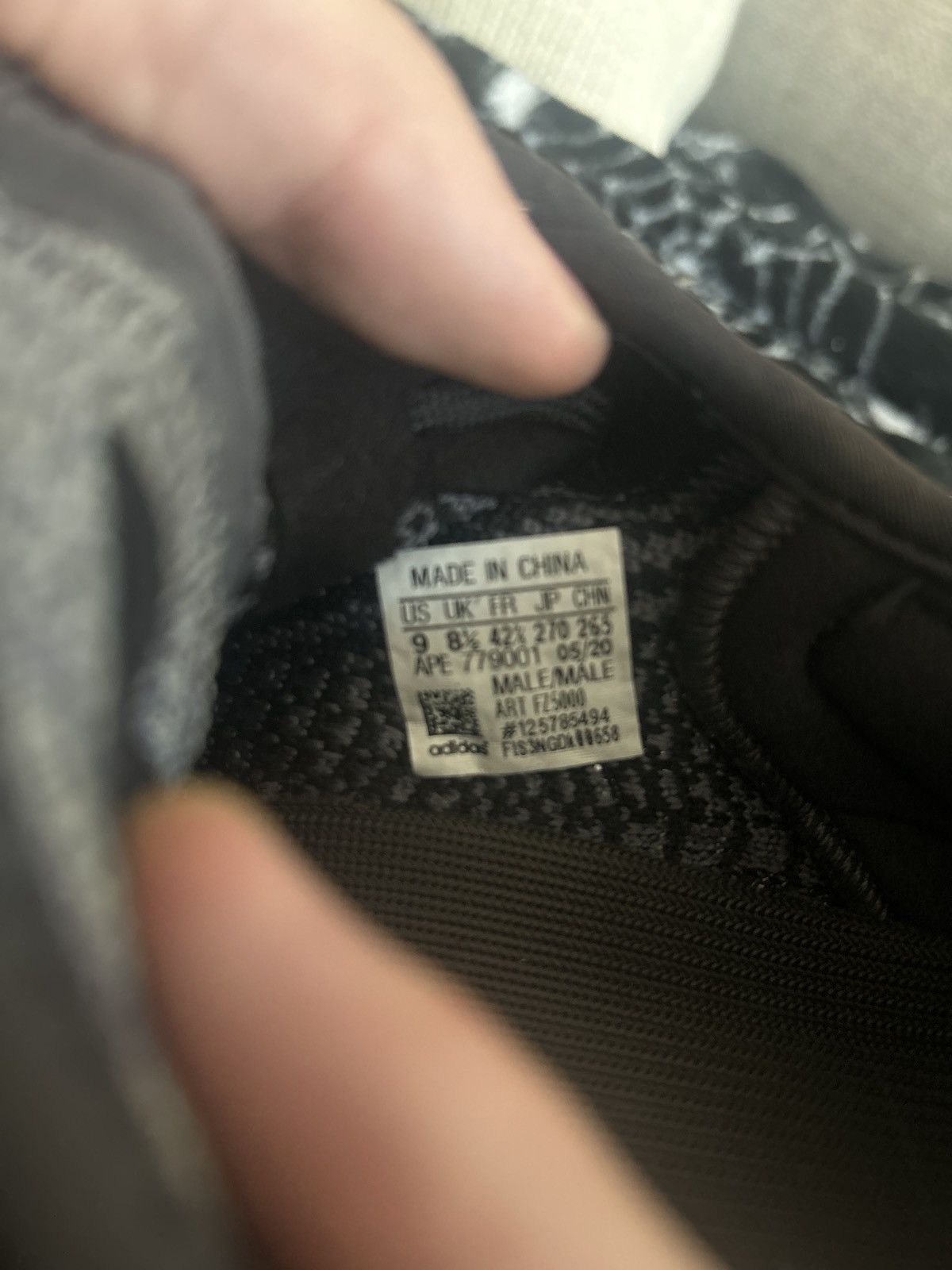 Kanye West Yeezy Boost 350 v2 Carbon Size US 9 / EU 42 - 6 Thumbnail
