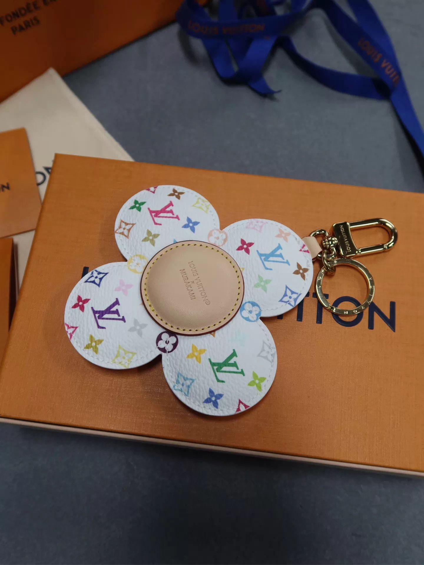 Louis Vuitton LV x Takashi Murakami Vivienne Sunflower White Tricolor Size ONE SIZE - 4 Thumbnail
