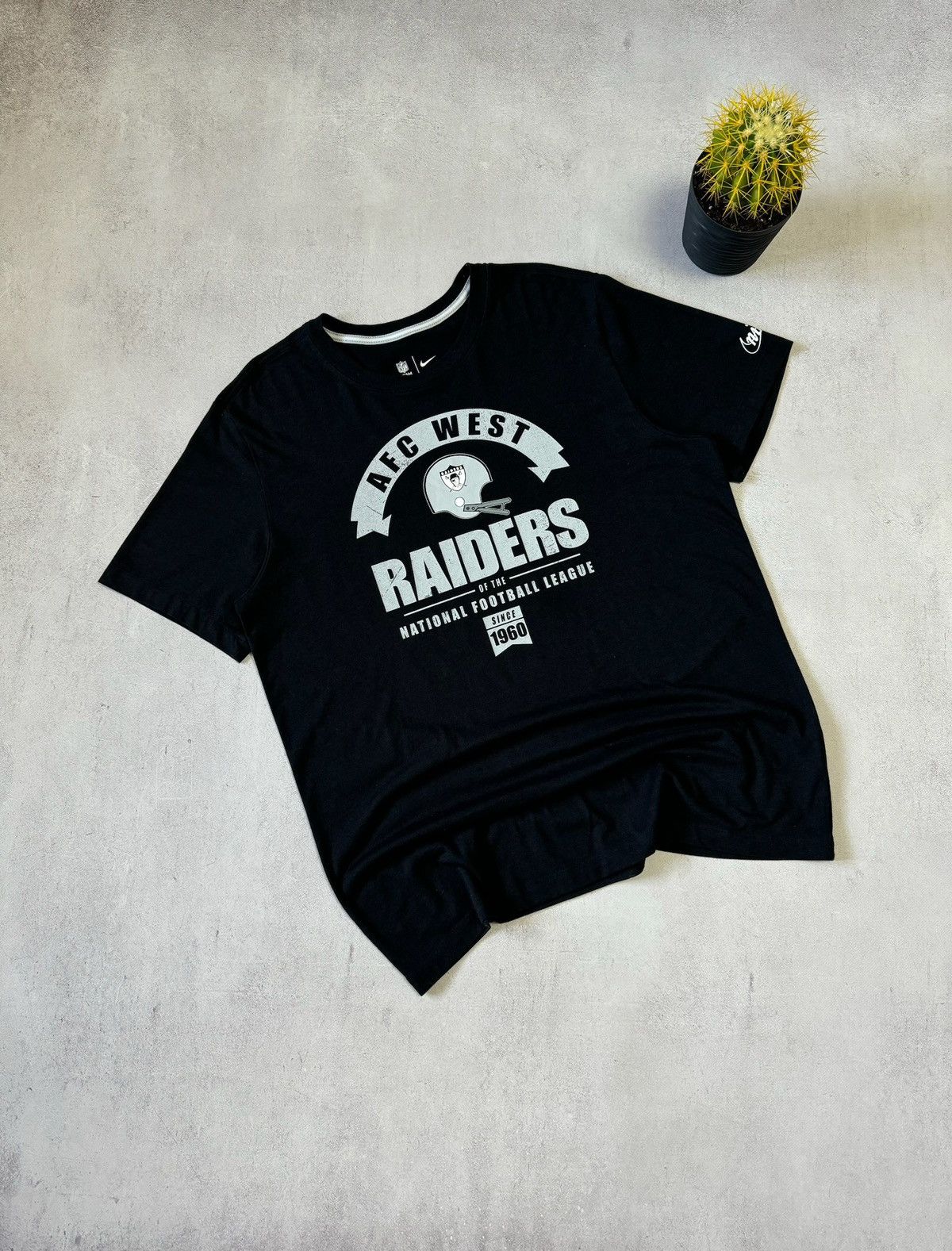 NFL × Nike × Vintage Vintage Nike Raiders T Shirt Tee Big Logo Baggy Black Y2K Size US L / EU 52-54 / 3 - 1 Thumbnail
