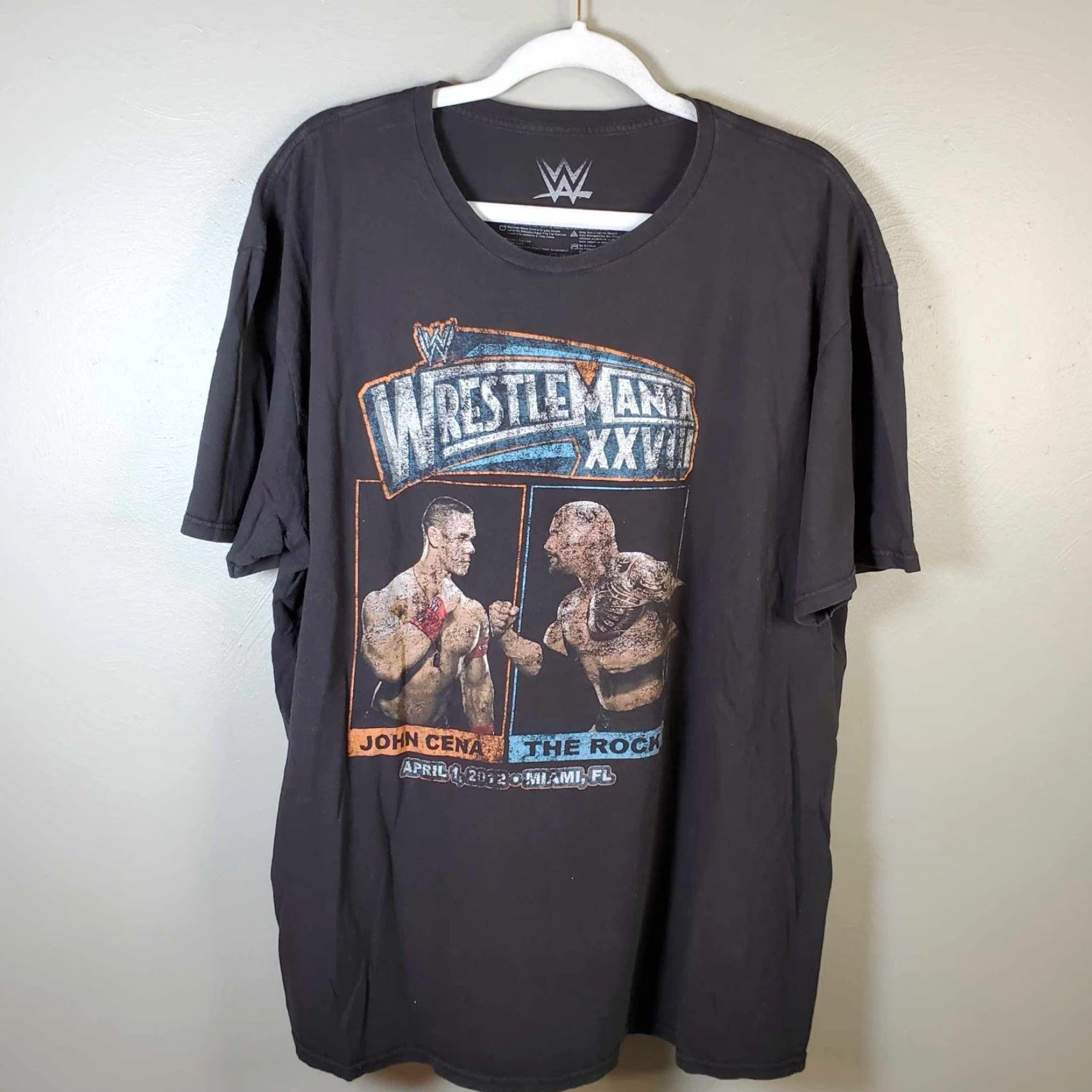 Vintage VINTAGE WWE T-Shirt The Rock vs John Cena Wrestle Mania 28 2XL Black 2012 Miami Florida Shirt Mens Regular Logo Size US XXL / EU 58 / 5 - 3 Thumbnail