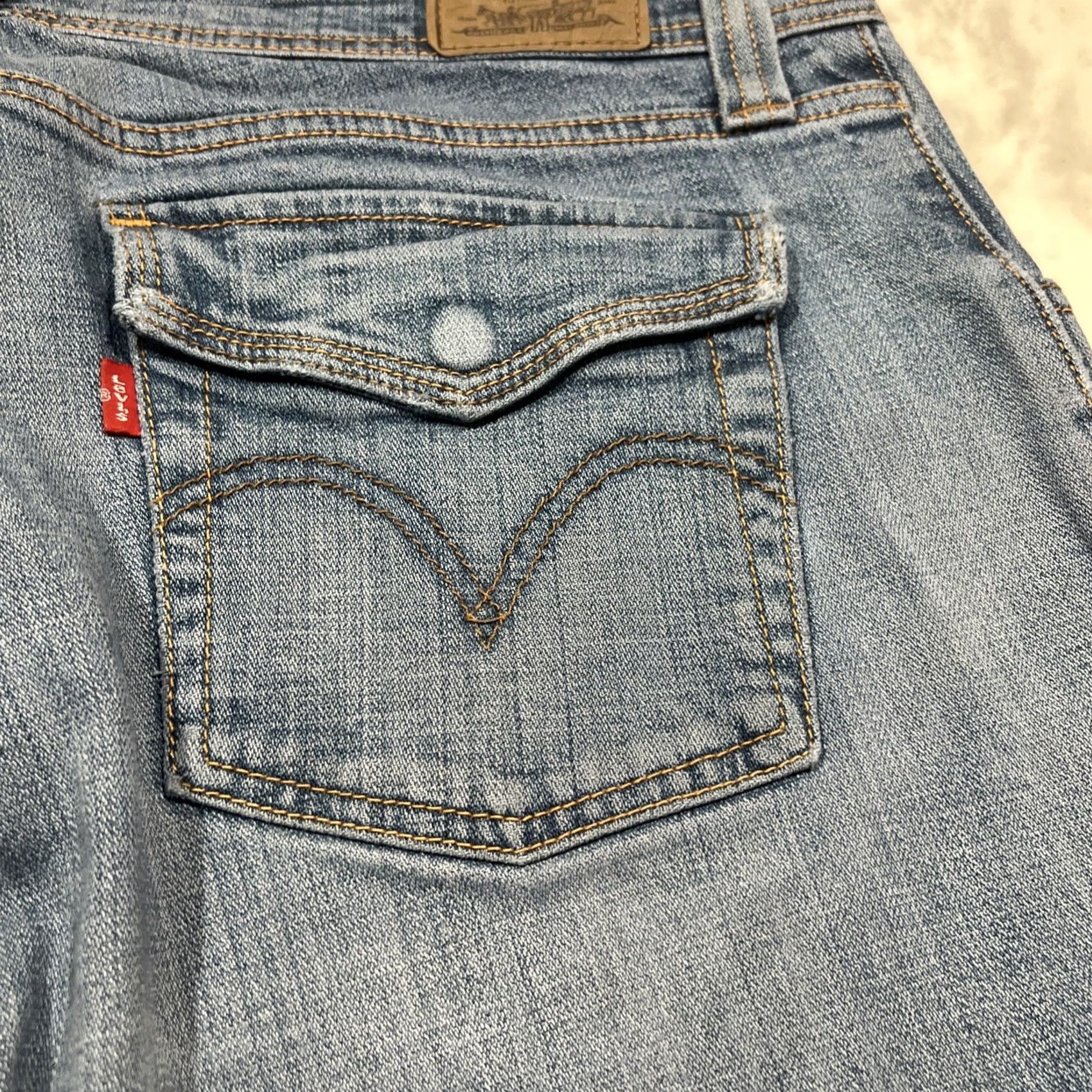 Levi's Levi's 542 Jeans Low Flare Leg Women’s 16 M Light Wash Blue Denim Flap Pockets Size 38" / US 16 / IT 52 - 5 Thumbnail