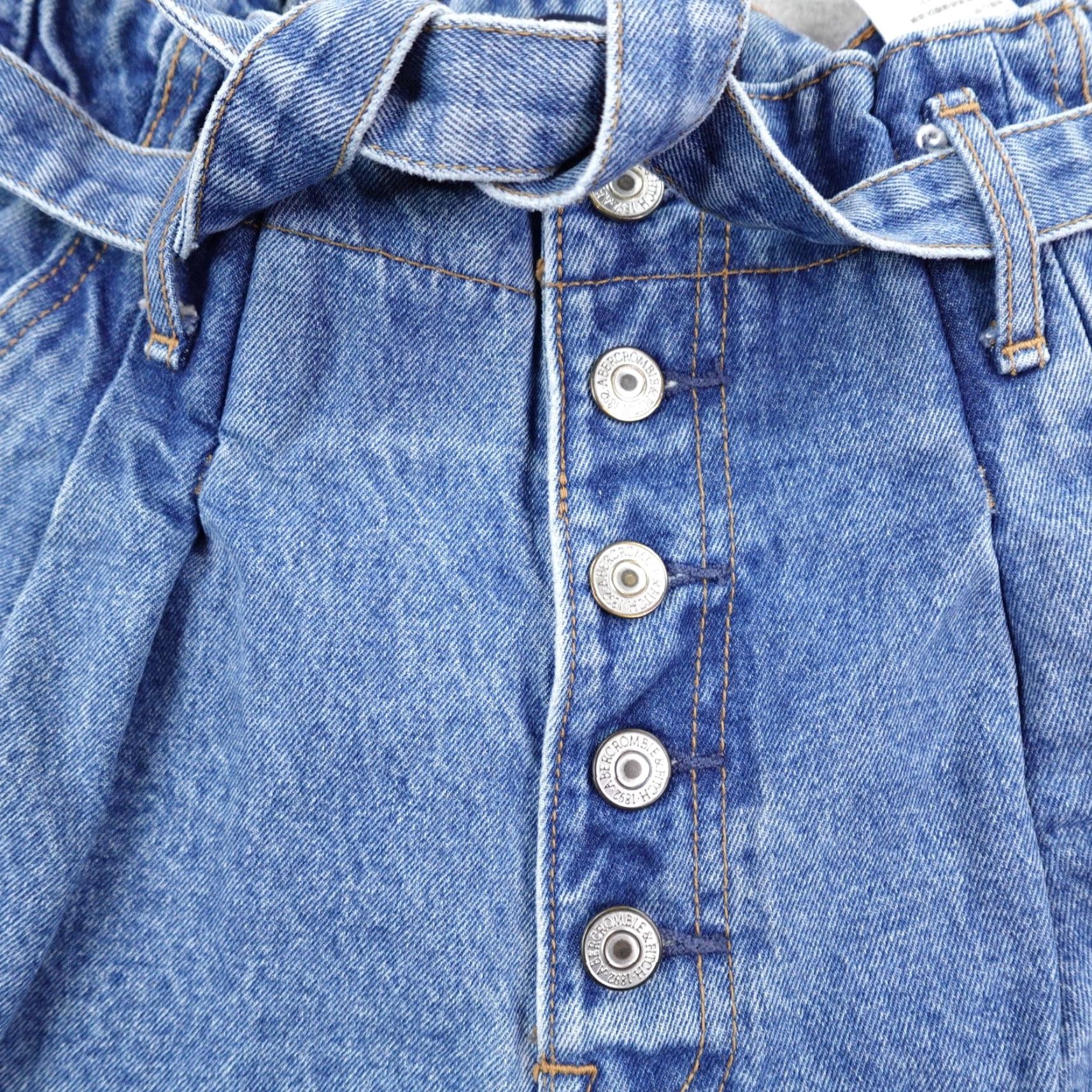 Abercrombie & Fitch Abercrombie & Fitch Shorts Womens 4 Blue Natural Rise Denim High Waist Belted Size 27" / US 4 / IT 40 - 3 Thumbnail