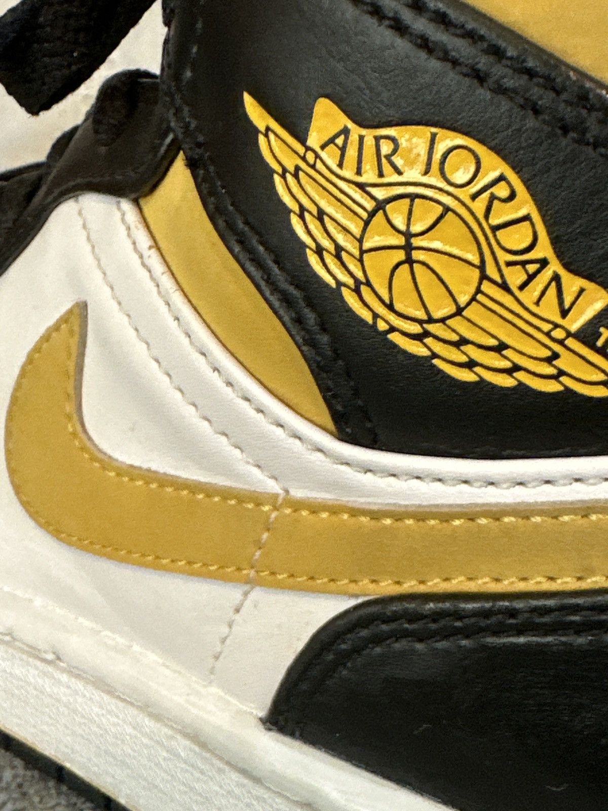 Jordan Brand Jordan 1 Mid White Pollen Black Size US 8 / EU 41 - 6 Thumbnail