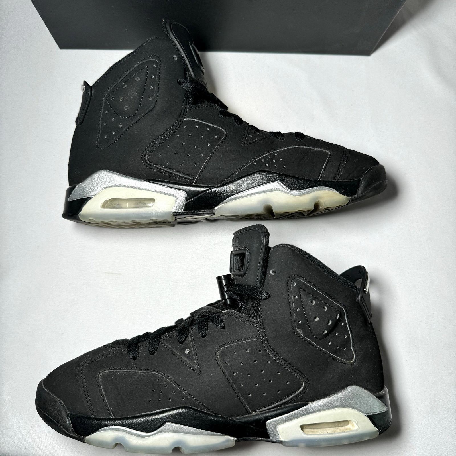 Jordan Brand × Nike Size 7 - Nike Air Jordan 6 Retro GS Chrome 2022 Men's Shoes Size US 7 / EU 40 - 2 Thumbnail