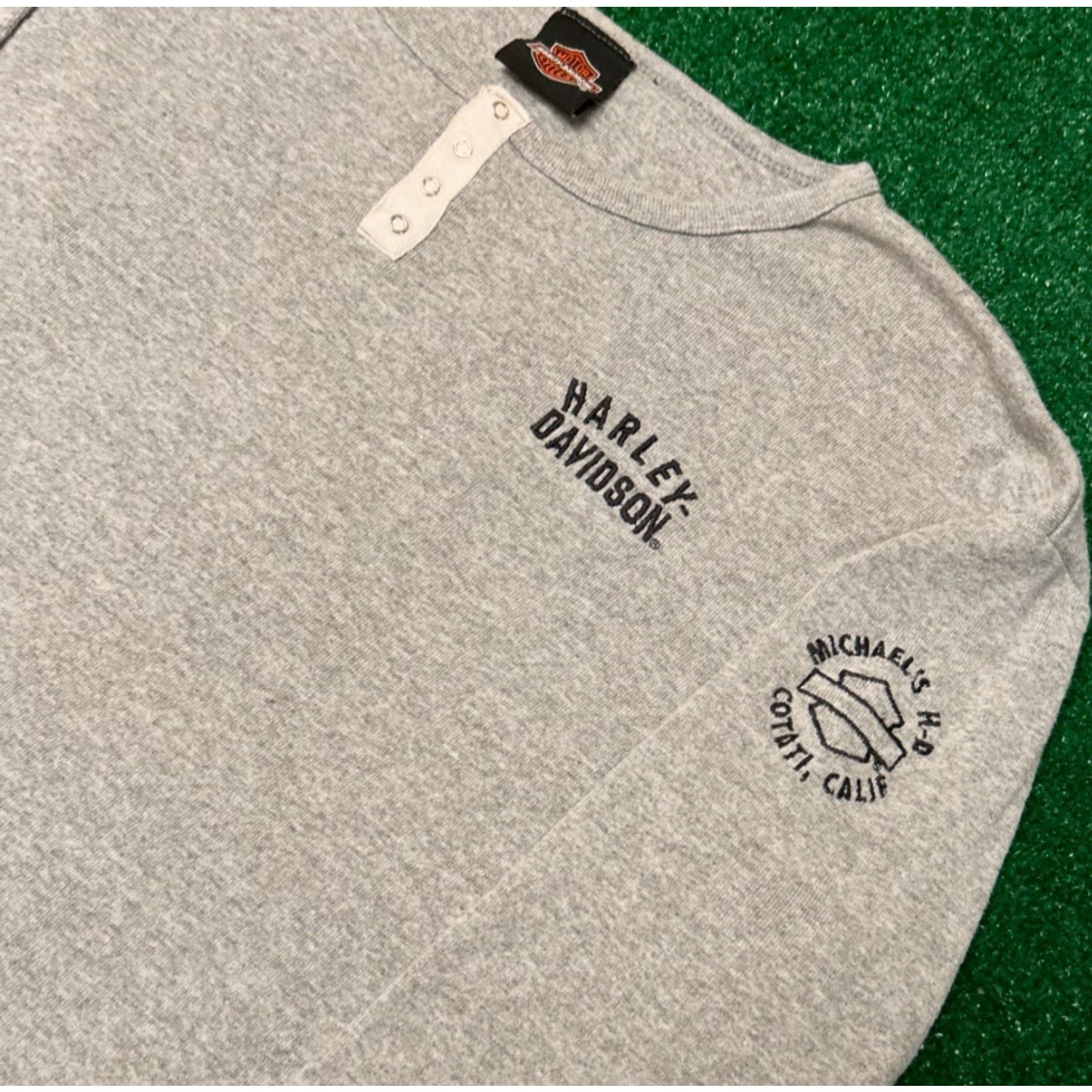 Harley Davidson VINTAGE Harley-Davidson Logo Henley Long Sleeve Shirt Womens L California 90s Grunge Biker Motorcycle Punk Y2K Thermal Embroidered Gray Size L / US 10 / IT 46 - 2 Thumbnail