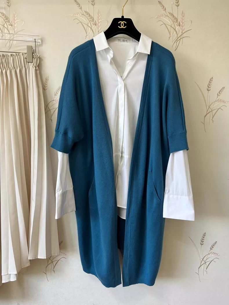 Loro Piana LORO PIANA A sky blue cashmere cardigan is worn over the t Size S / US 4 / IT 40 - 1 Thumbnail