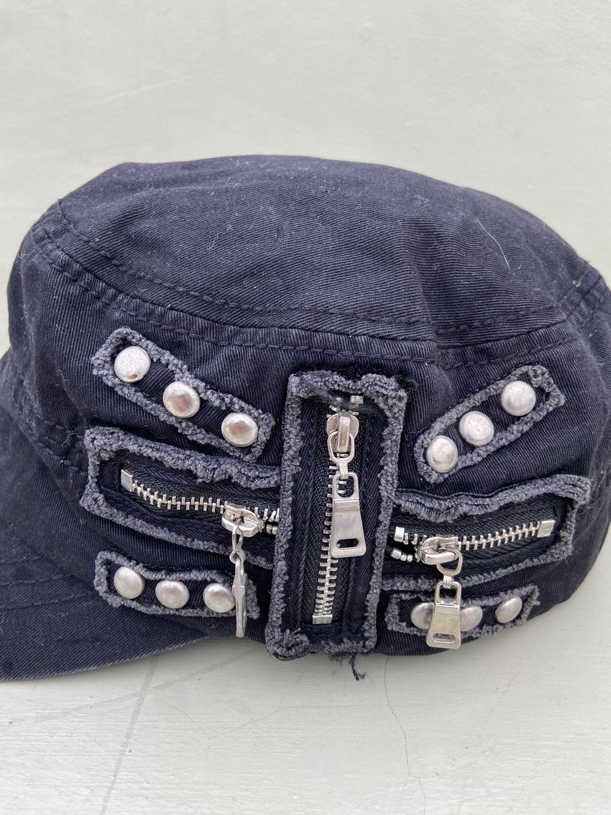 Hysteric Glamour 2000s mierdi multi zipper patrol hat Size ONE SIZE - 2 Thumbnail