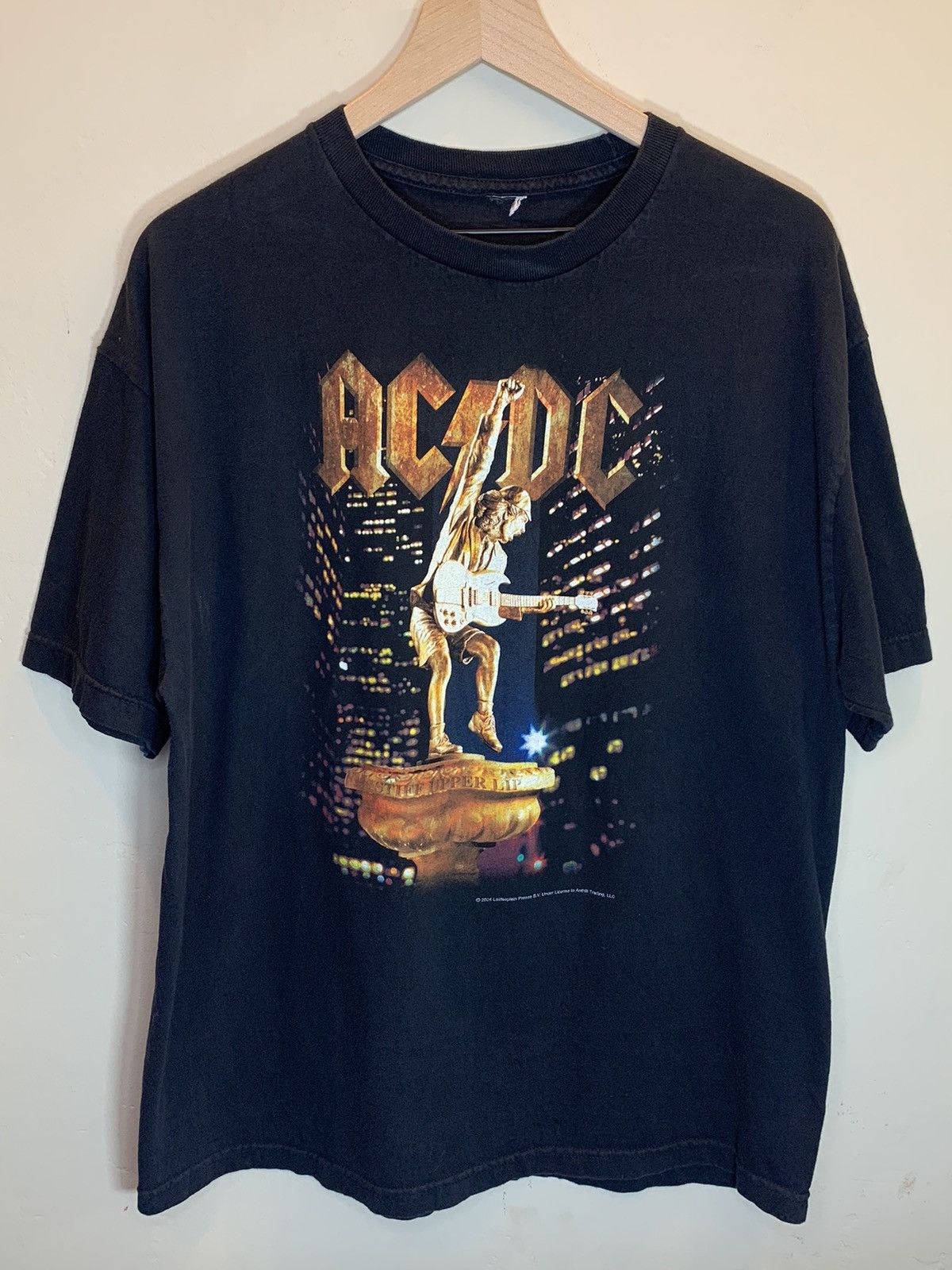 Band Tees *RARE* Vintage AC/DC Stiff Upper Lip Band Art Shirt Y2K 2004 Size US L / EU 52-54 / 3 - 1 Thumbnail