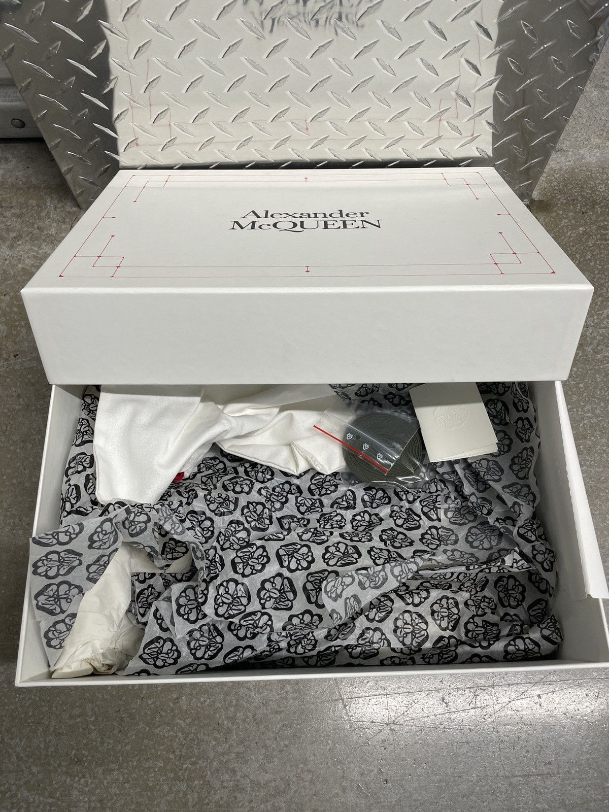 Alexander McQueen Alexander McQueen Olive Converse Sneaker Size US 10 / EU 43 - 8 Thumbnail