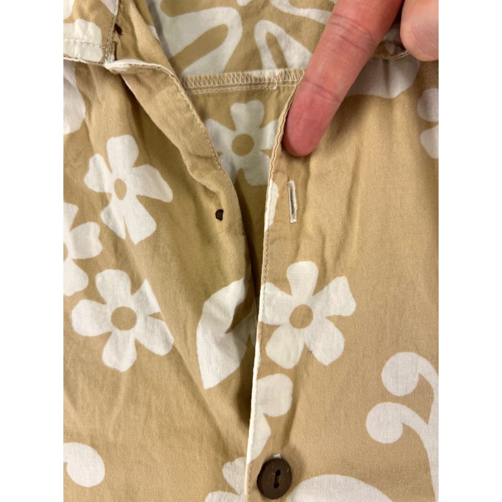Gotcha GOTCHA SPORT Shirt Adult XL Beige White Floral Hawaiian 100% Cotton Button-Up Short Sleeve Casual Surf Vacation Aloha Beach Mens Size US XL / EU 56 / 4 - 7 Thumbnail