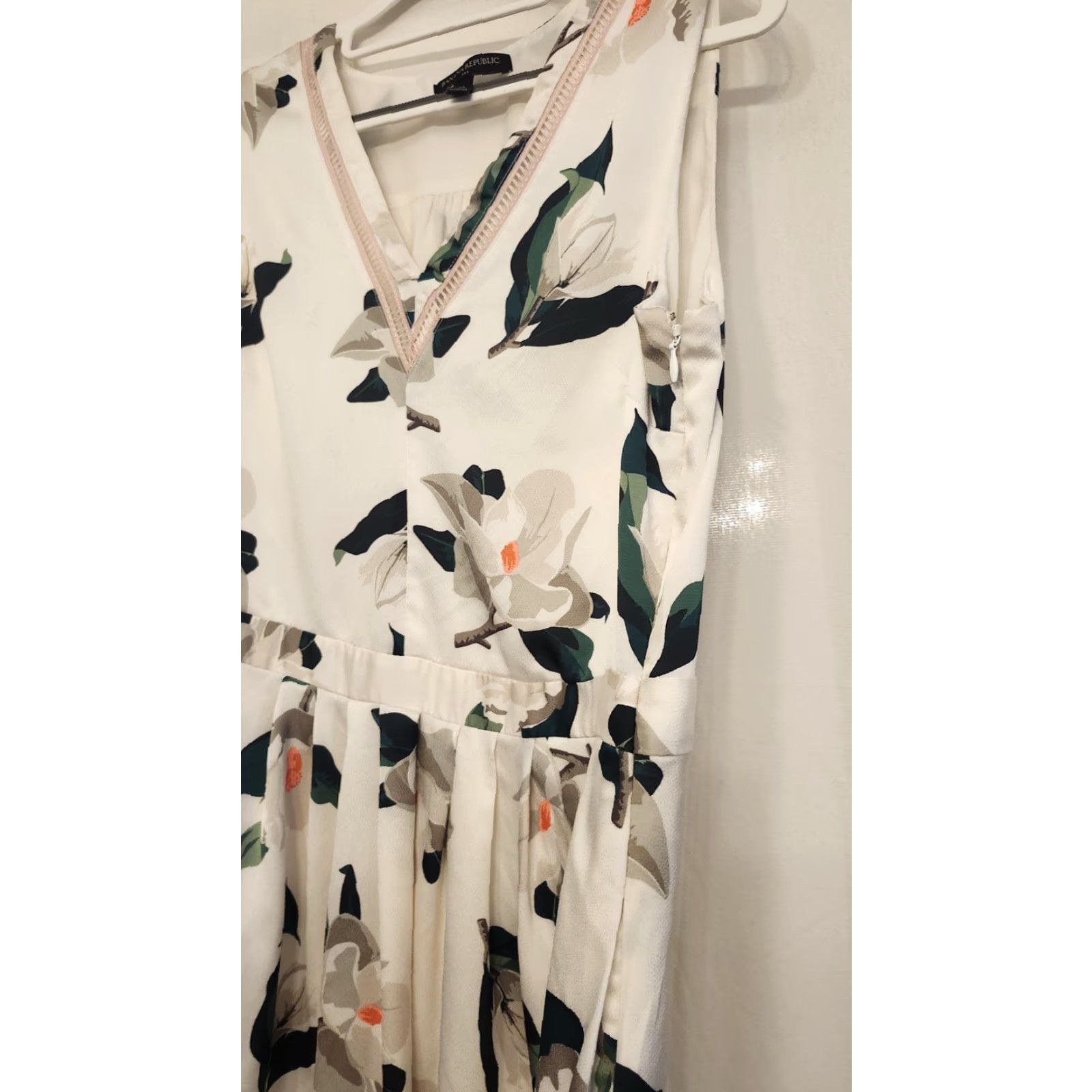 banana republic floral fit and flare dress Shop Banana Republic clothing and handbags at SilkRoll. Trade with us!