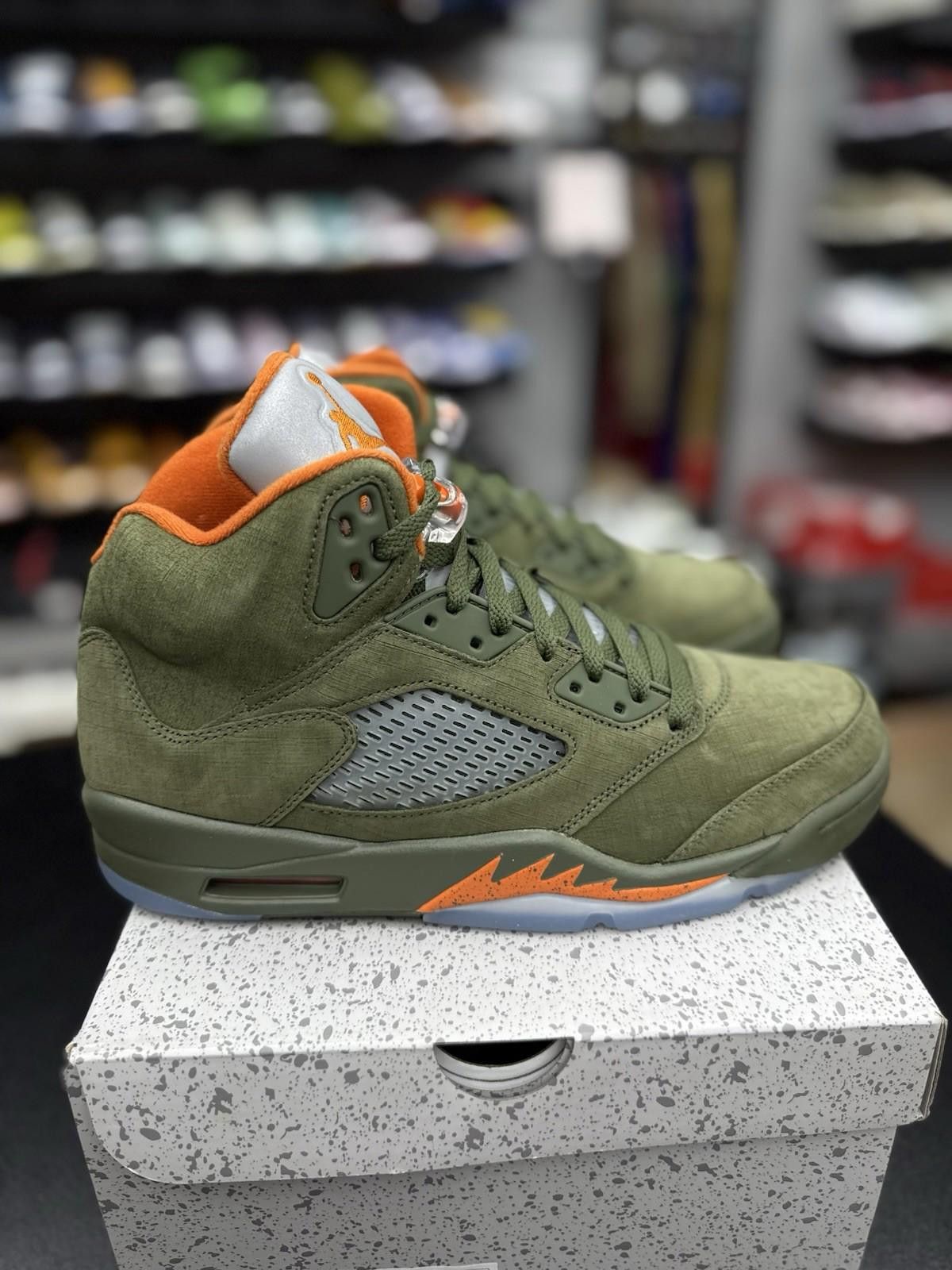 Jordan Brand Air Jordan 5 Retro 2024 Olive Men's Size (10) Sneakers Size US 10 / EU 43 - 1 Thumbnail