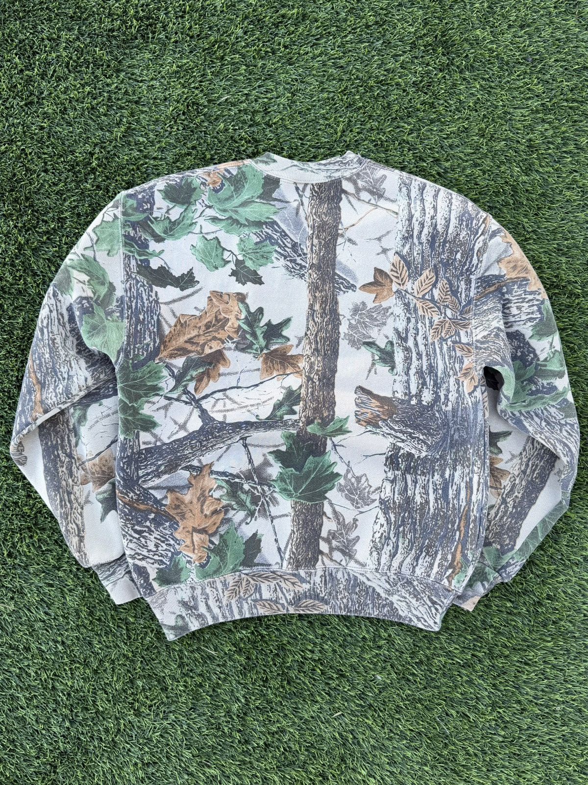Akimbo Club Vintage 90s realtree camo Akimbo Club style crewneck size M Size US M / EU 48-50 / 2 - 6 Thumbnail