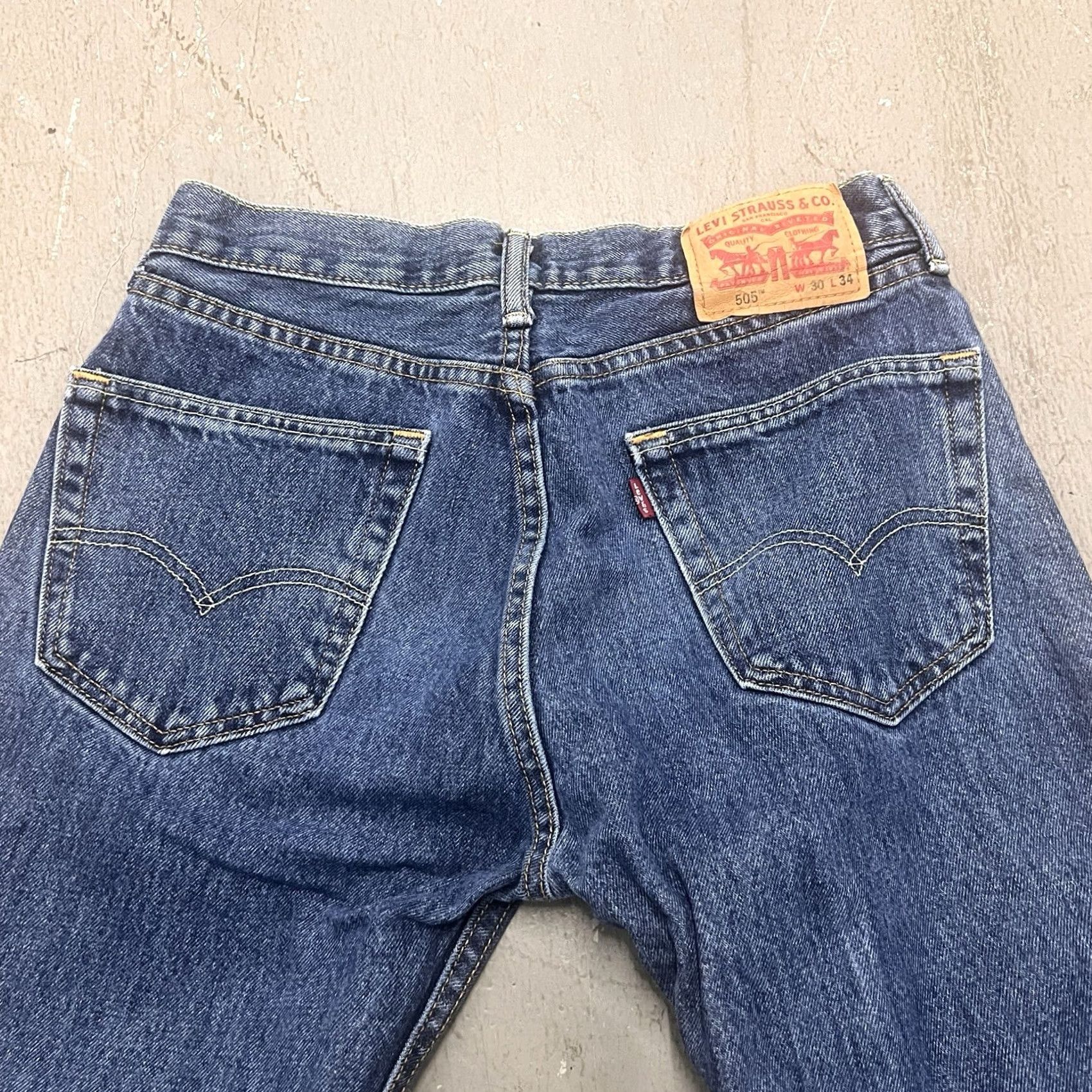Levi's Item Specifications: Closure: Zipper, Buttons Size US 30 / EU 46 - 4 Thumbnail