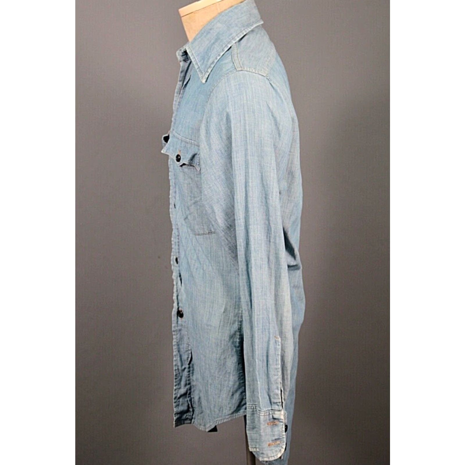 Levi's VTG Levi's Shirt 1970s Blue Chambray Work Sz S Men's Cotton Vintage 70s Shirt Levi's Size US S / EU 44-46 / 1 - 4 Thumbnail