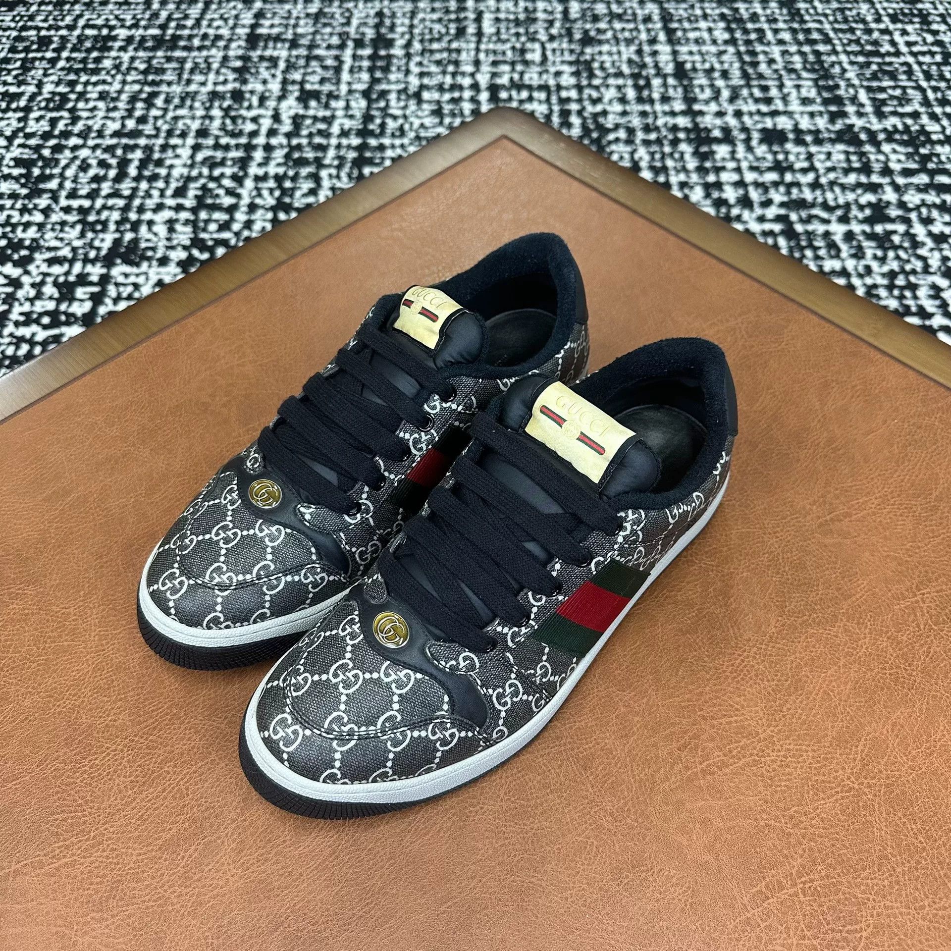 Gucci Gucci Gray Lowtop Sneakers 10 Men Size US 10 / EU 43 - 1 Thumbnail