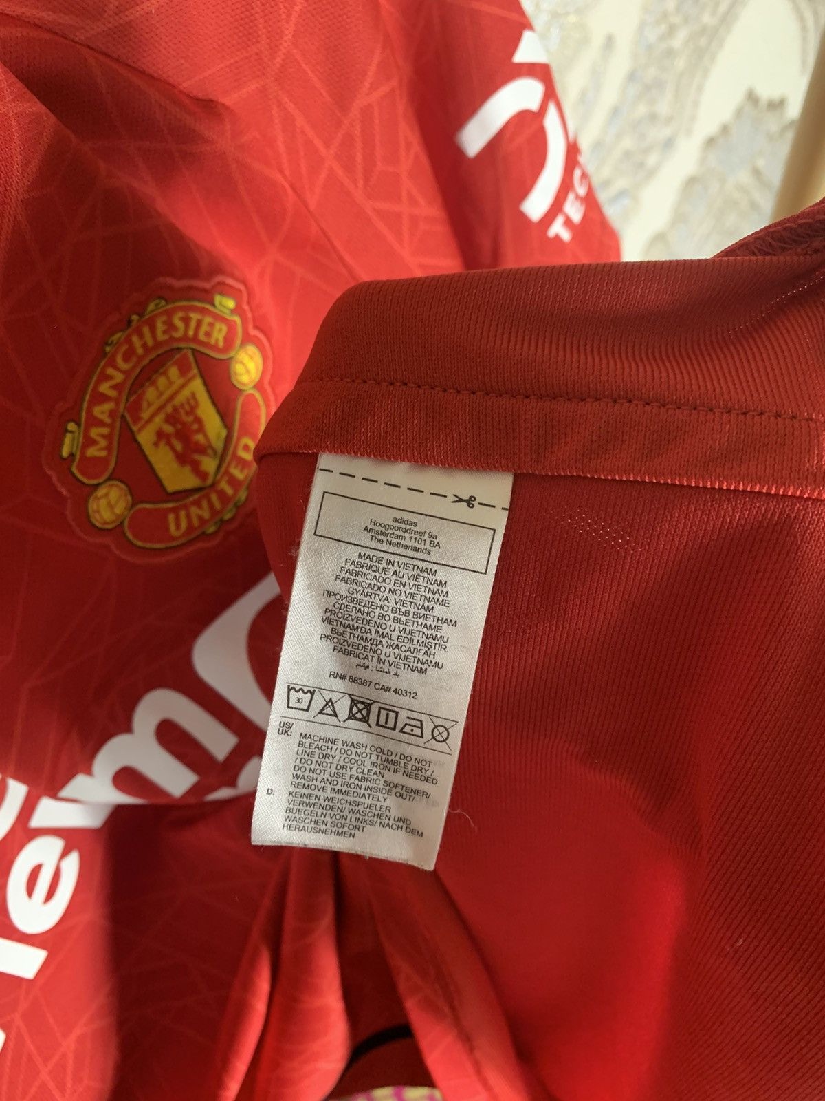 Adidas VINTAGE ADIDAS FC MANCHESTER UNITED ENGLAND SOCCER JERSEY Size US S / EU 44-46 / 1 - 5 Thumbnail