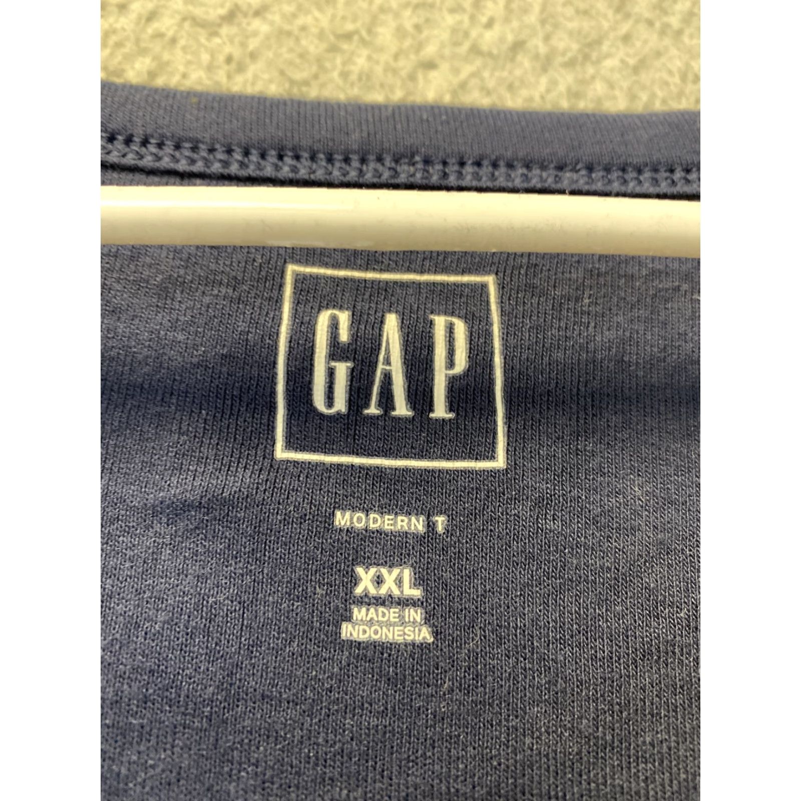 Gap VINTAGE Gap Women's T-Shirt Short Sleeve V-Neck Cotton Basic Casual 2XL Navy Size XXL / US 16-18 / IT 52-54 - 2 Thumbnail