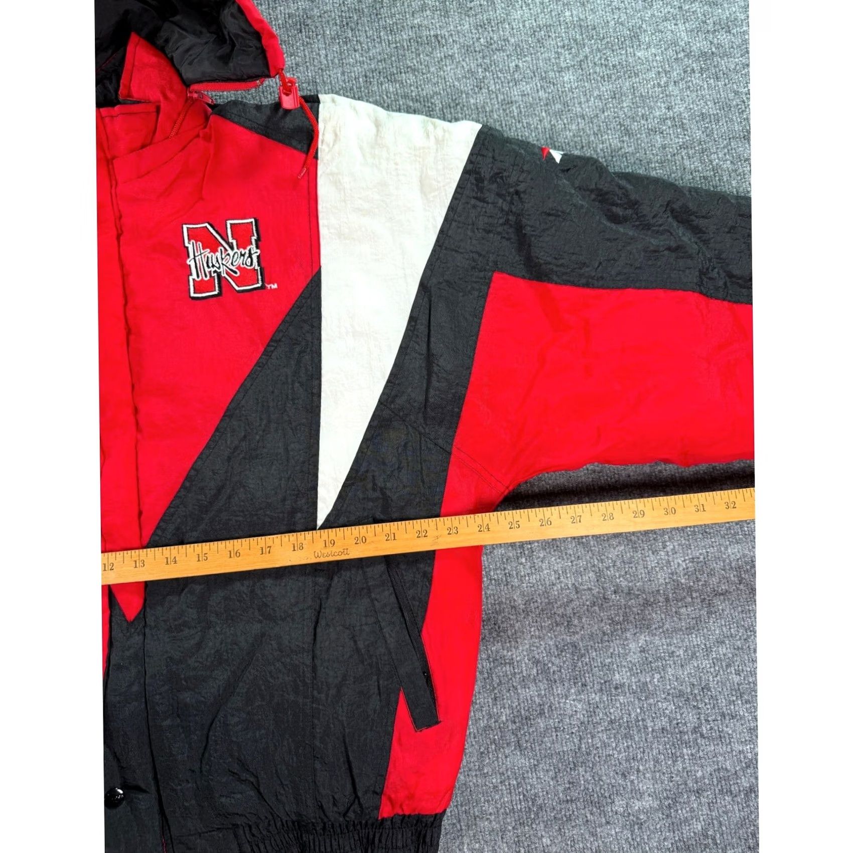 Reebok VINTAGE Reebok Nebraska Huskers Jacket Mens M Red Black Puffer Hooded NCAA Size US M / EU 48-50 / 2 - 7 Thumbnail