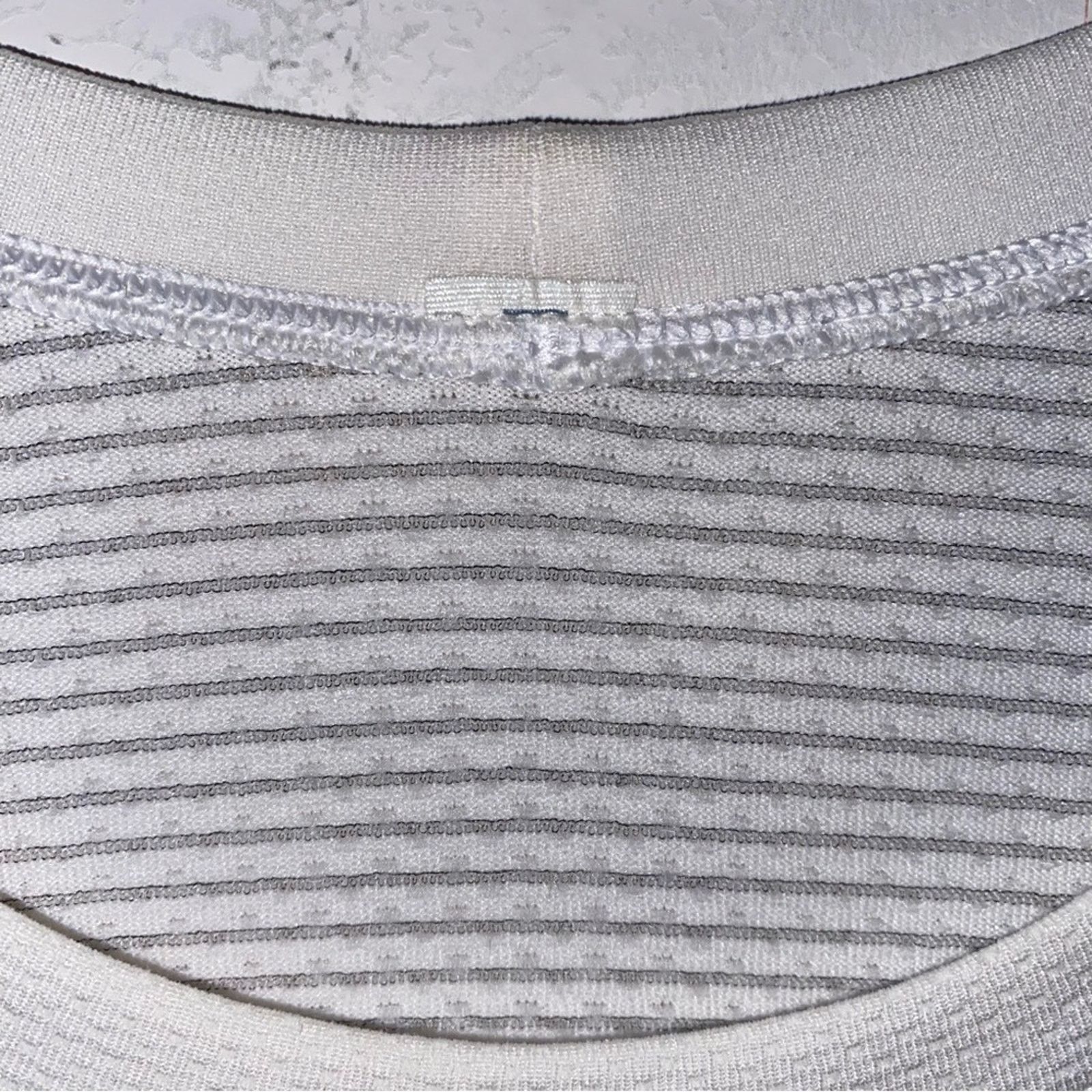 Lululemon LULULEMON Mens $78 Training Tech Shirt Sleeve Tee EUC MED Size US M / EU 48-50 / 2 - 8 Thumbnail