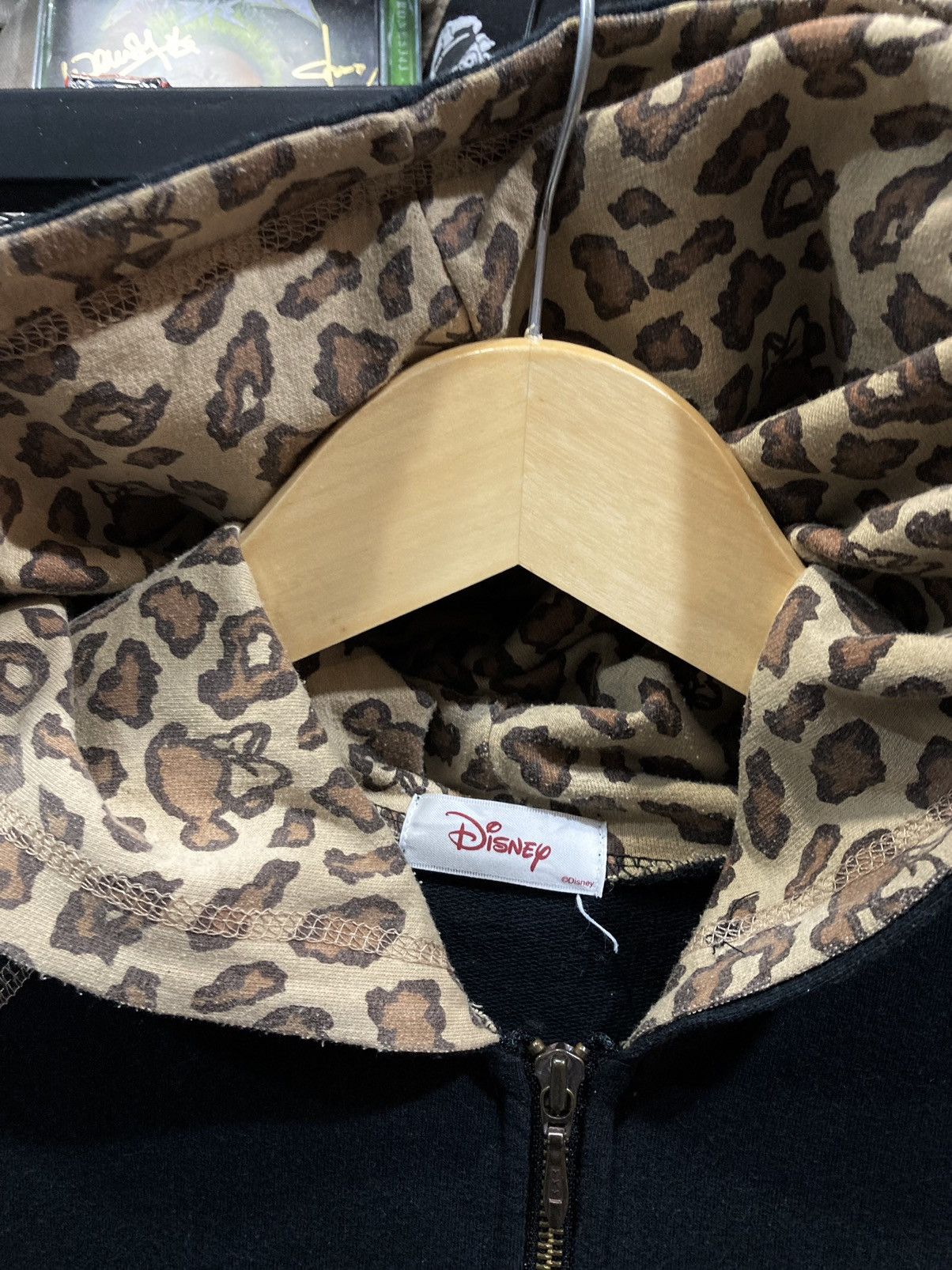 Vintage Disney 2000’s Mickey Minnies Leopard Fur Hoodie Japanese Size L / US 10 / IT 46 - 5 Thumbnail