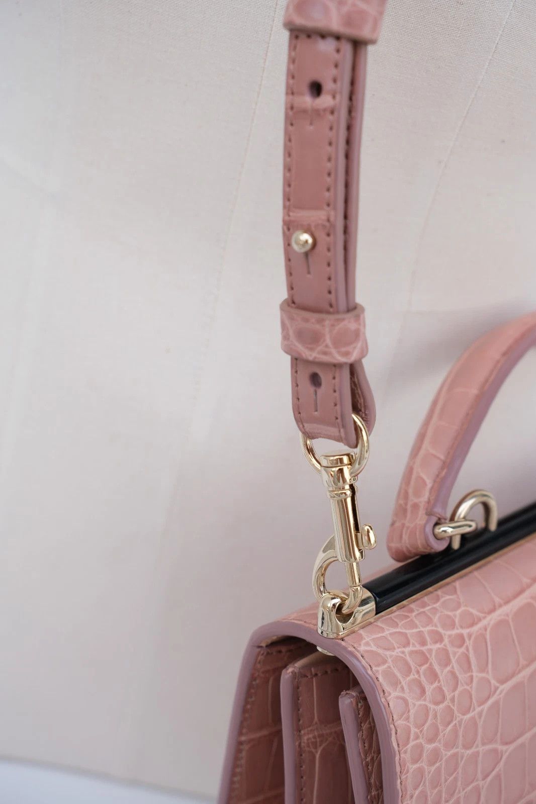 Giorgio Armani RARE Giorgio Armani Croco Exotic Leather Pink Bag Tote Size ONE SIZE - 11 Thumbnail