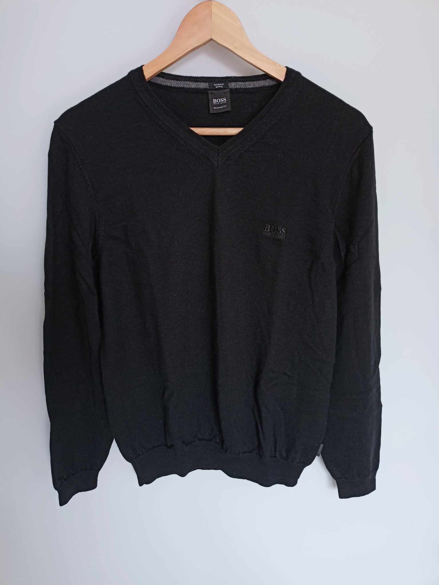 Hugo Boss Hugo Boss men's V-neck sweater - label size L (more like S) Size US S / EU 44-46 / 1 - 4 Thumbnail