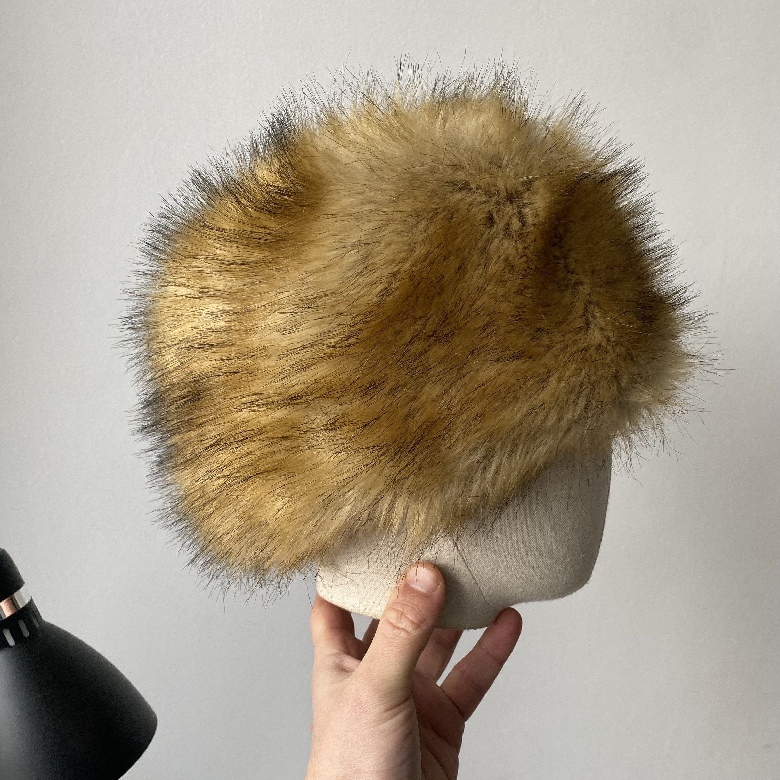 If Six Was Nine Vintage 90s Fluffy Faux Fur Winter Hat Y2k Oldmoney Size ONE SIZE - 4 Thumbnail