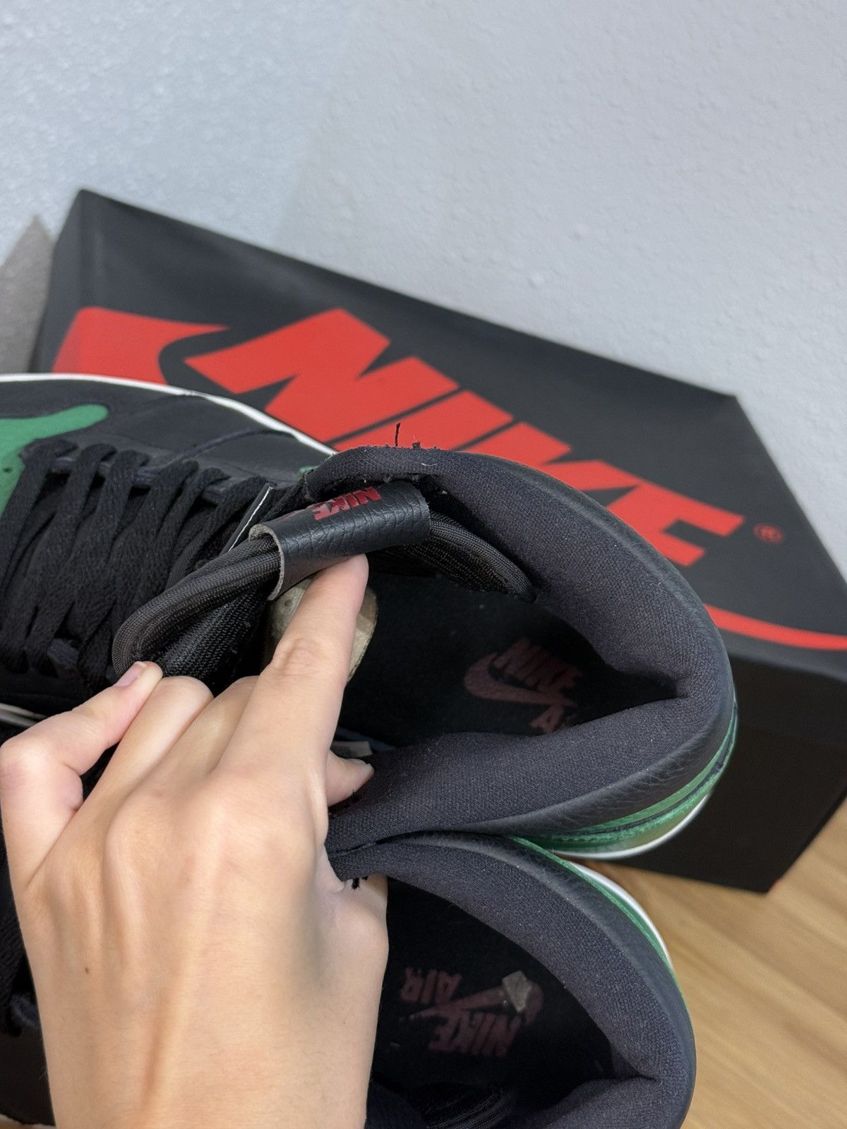 Jordan Brand × Nike Nike Air Jordan 1 Retro High Pine Green Black Size US 11 / EU 44 - 6 Thumbnail