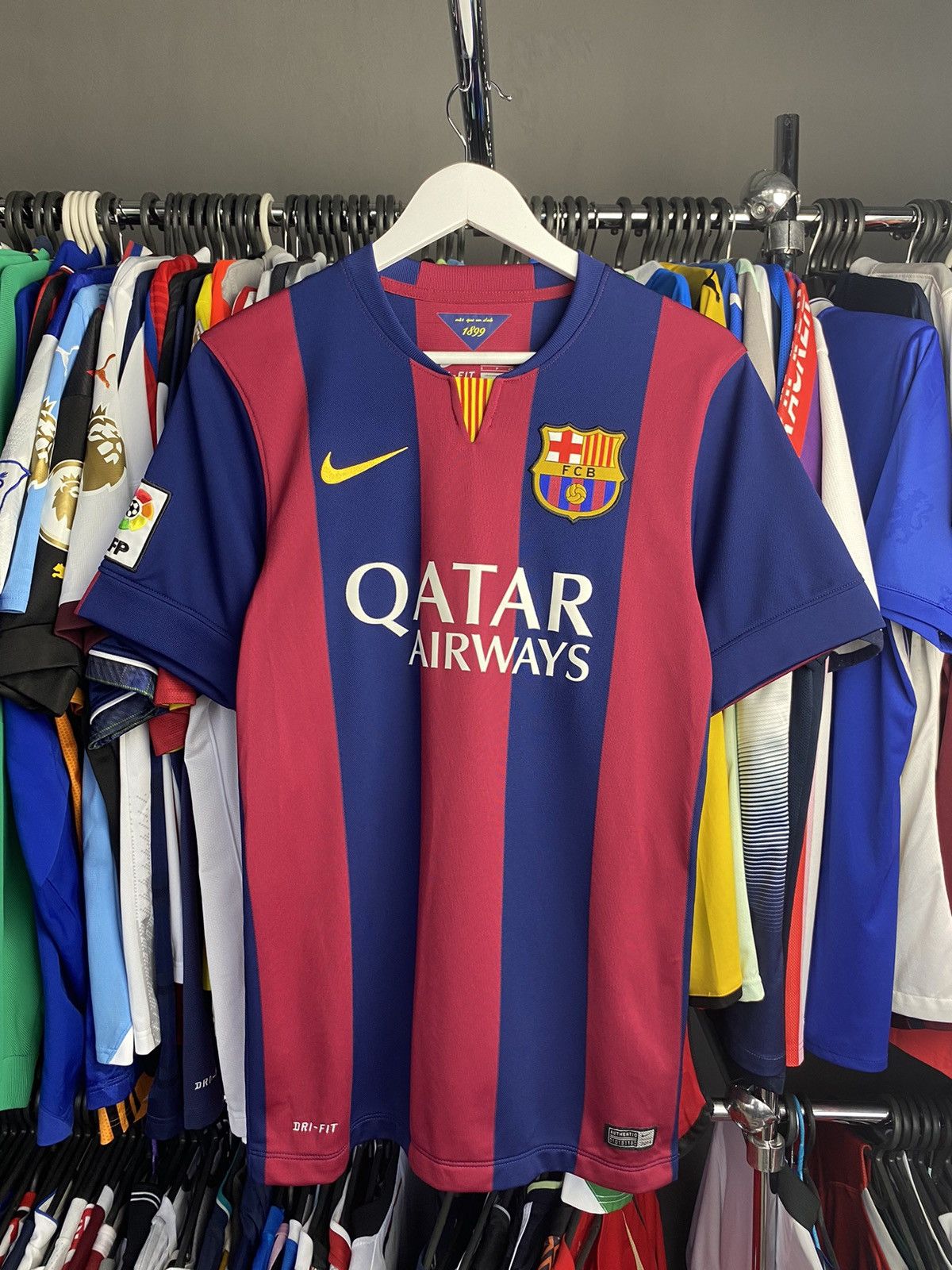 Nike 2014/15 NIKE BARCELONA #22 DANI ALVES FOOTBALL JERSEY SHIRT Size US S / EU 44-46 / 1 - 1 Thumbnail