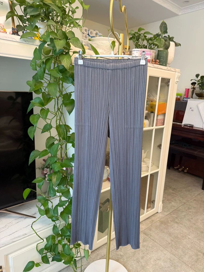 Issey Miyake Issey Miyake size:3 Grey pleated straight-leg pants Size 31" - 1 Thumbnail