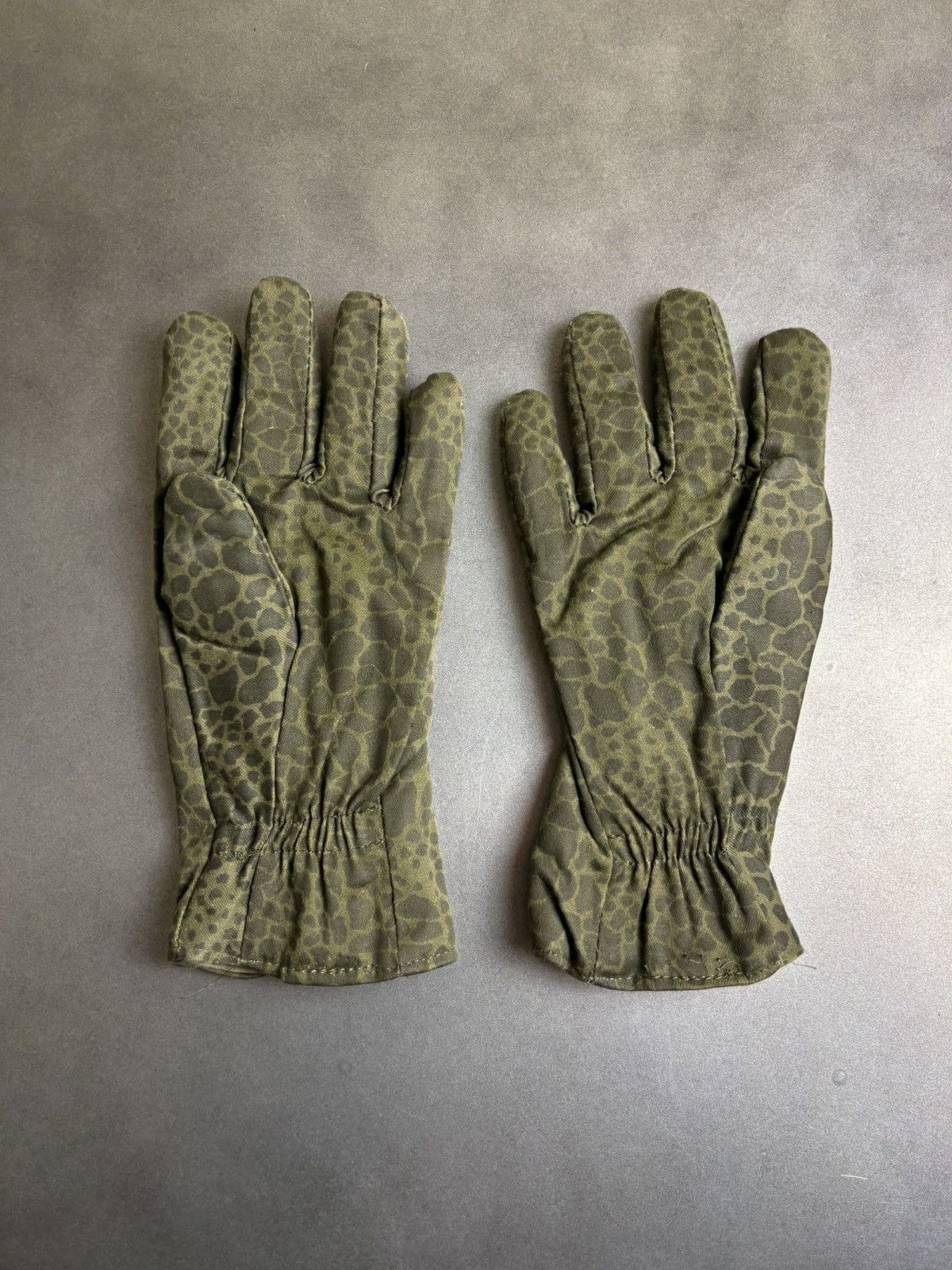 Vintage Vintage Polish Army Gloves Puma Camo Combat Reptile M93 Size ONE SIZE - 3 Thumbnail