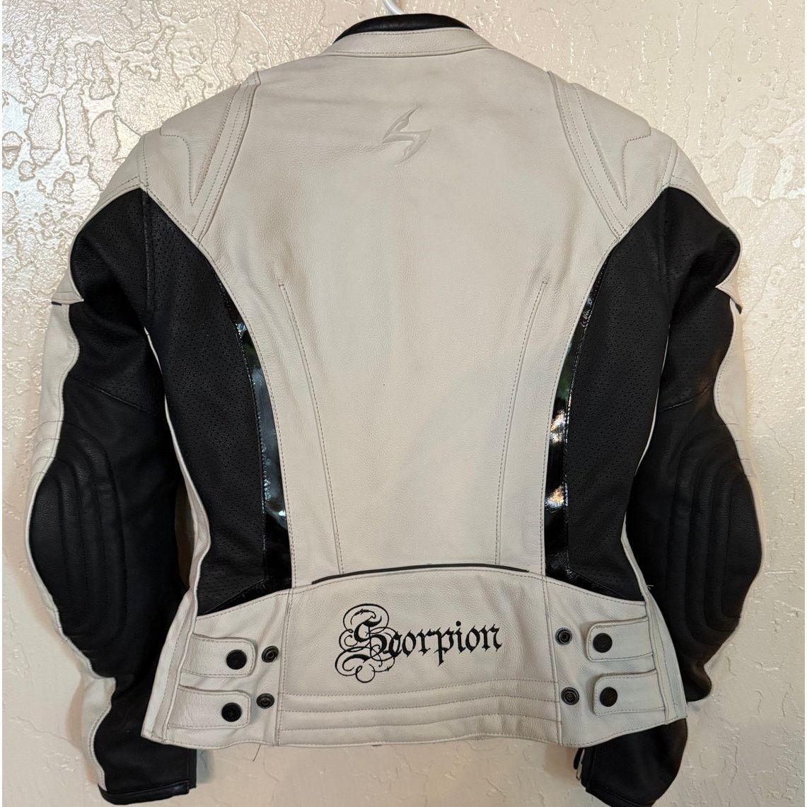 & Other Stories Scorpion EXO Women’s Motorcycle Jacket White/Black – Size S Size S / US 4 / IT 40 - 3 Thumbnail