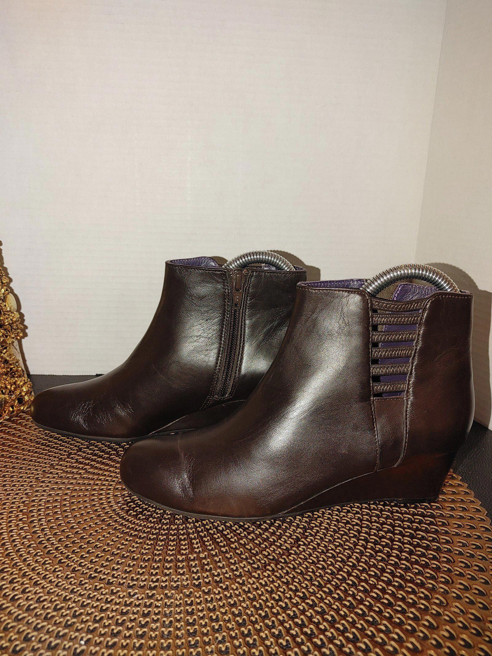 Designer Vaneli Laban Leather Wedge Boots Size 5.5M Size US 5.5 / IT 35.5 - 1 Thumbnail