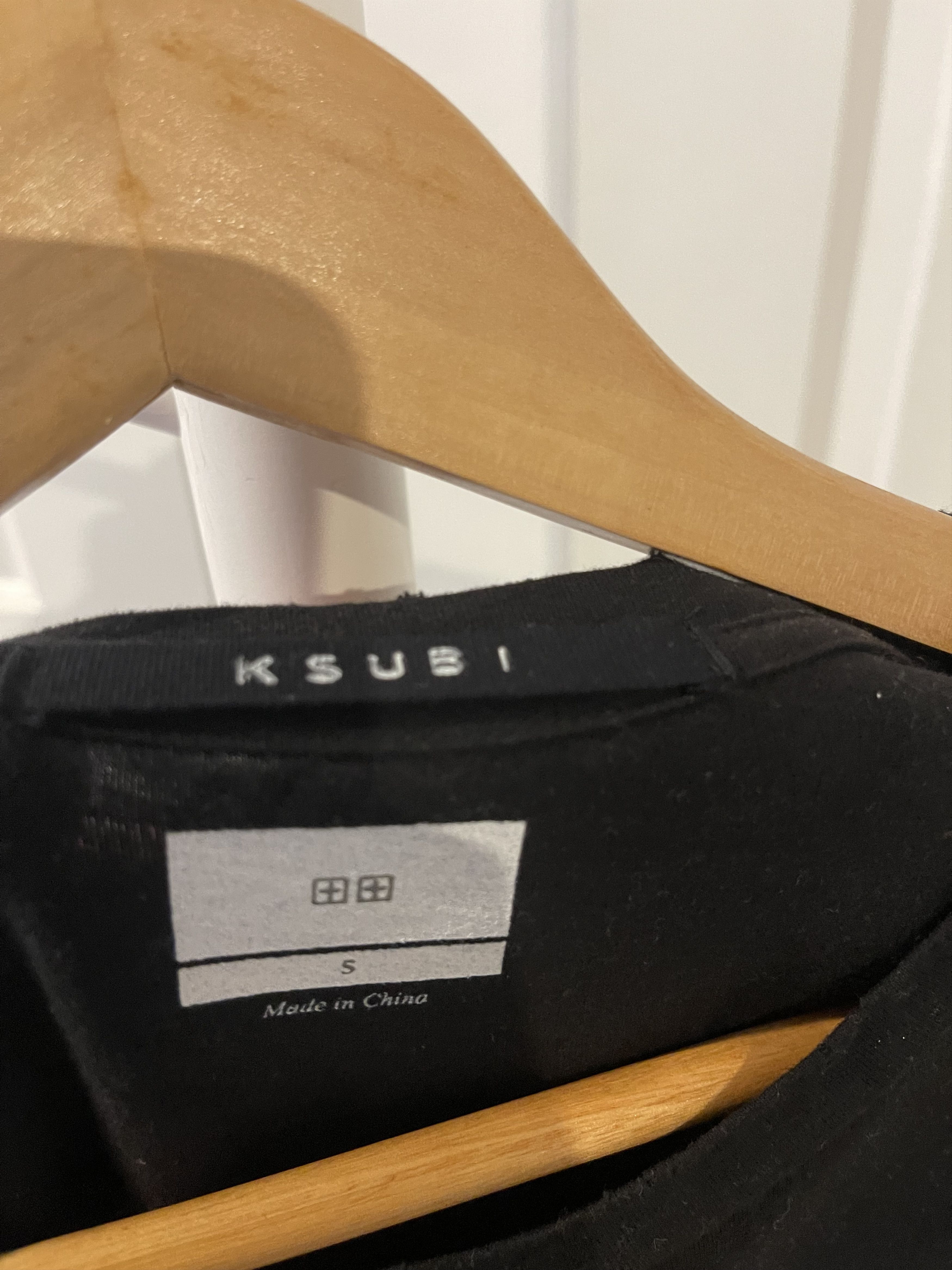 Ksubi Ksubi plain black ripped T-shirt Size US S / EU 44-46 / 1 - 3 Thumbnail