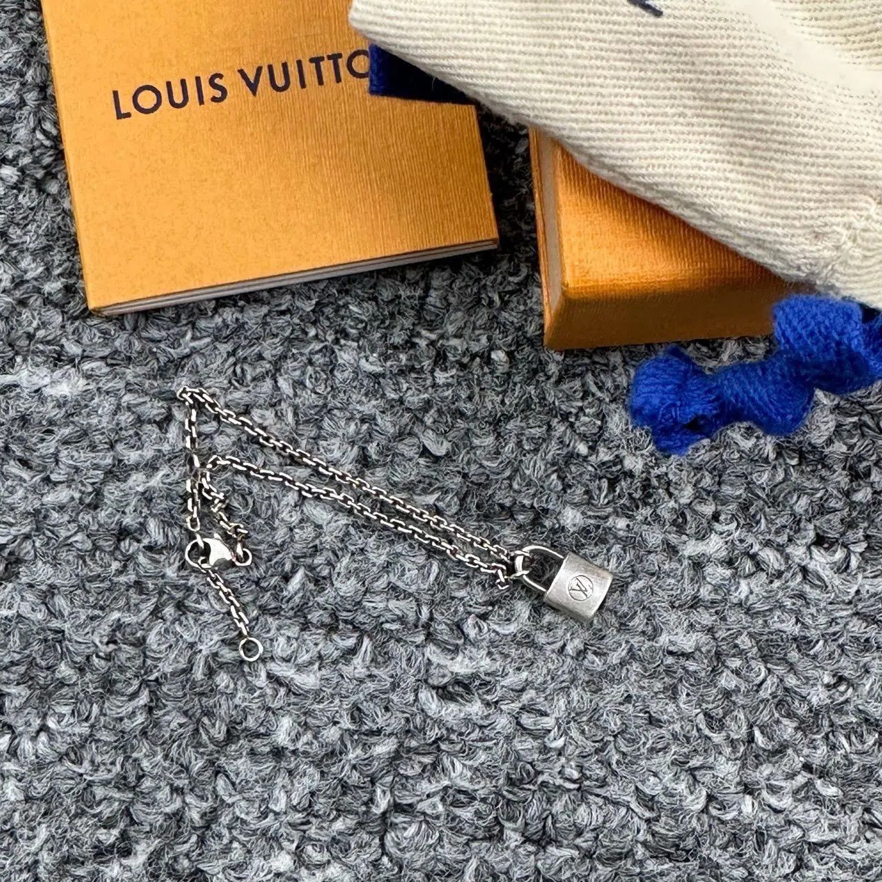 Louis Vuitton Louis Vuitton 925 Silver Lock Bracelet. Size ONE SIZE - 2 Thumbnail