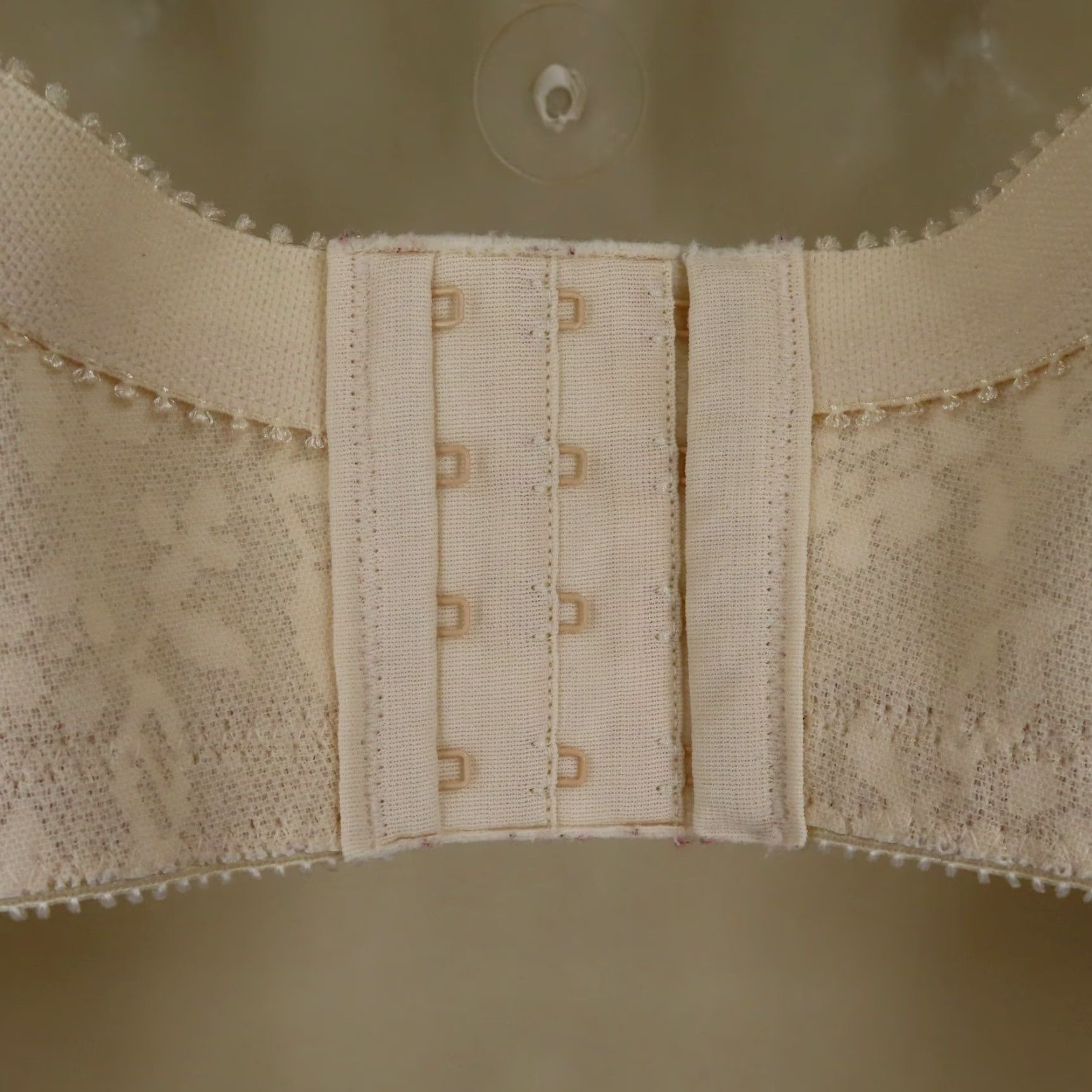 Vintage Playtex 38D Bra 18 Hour Ultimate Shoulder Comfort Wireless Beige Floral Flower T-Shirt Bra Women Size ONE SIZE - 7 Thumbnail