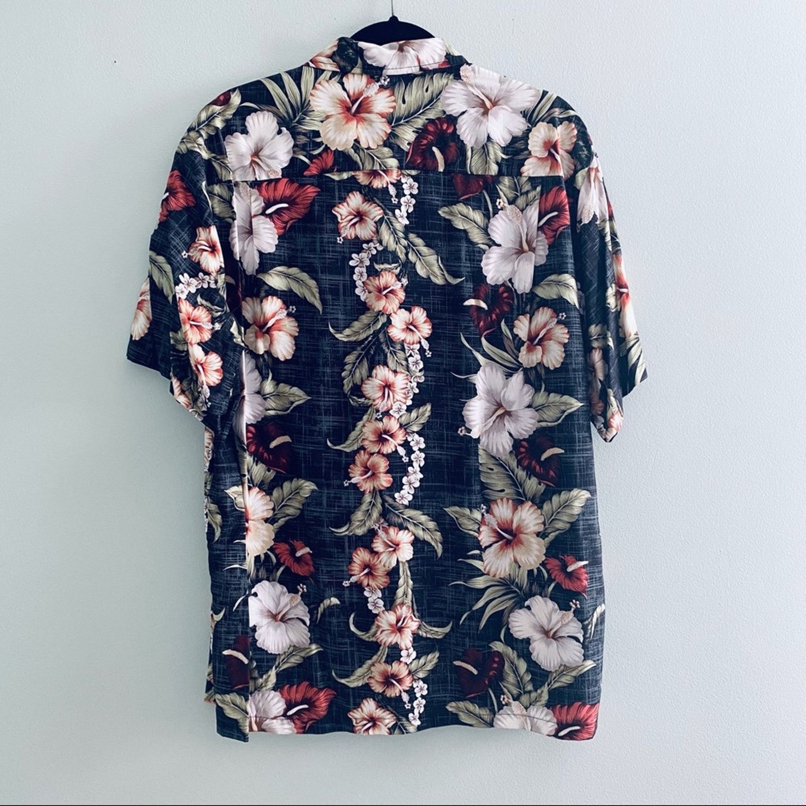 Vintage Vintage Made in Hawaii black Hawaiian button down size L Size US L / EU 52-54 / 3 - 3 Thumbnail
