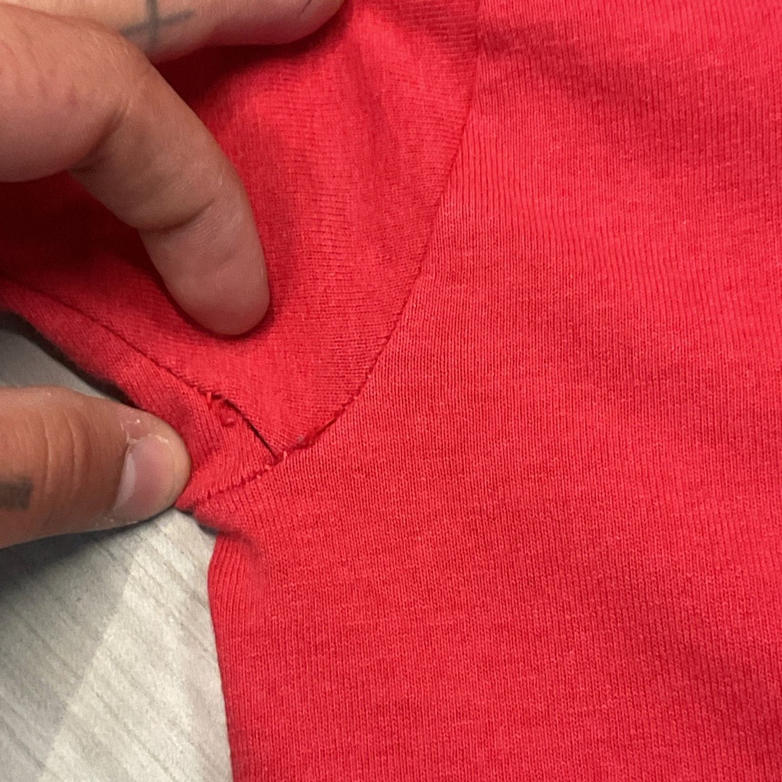 Fruit Of The Loom Vintage “tell me again how locky I am ” Red Graphic T-Shirt Size US L / EU 52-54 / 3 - 3 Thumbnail