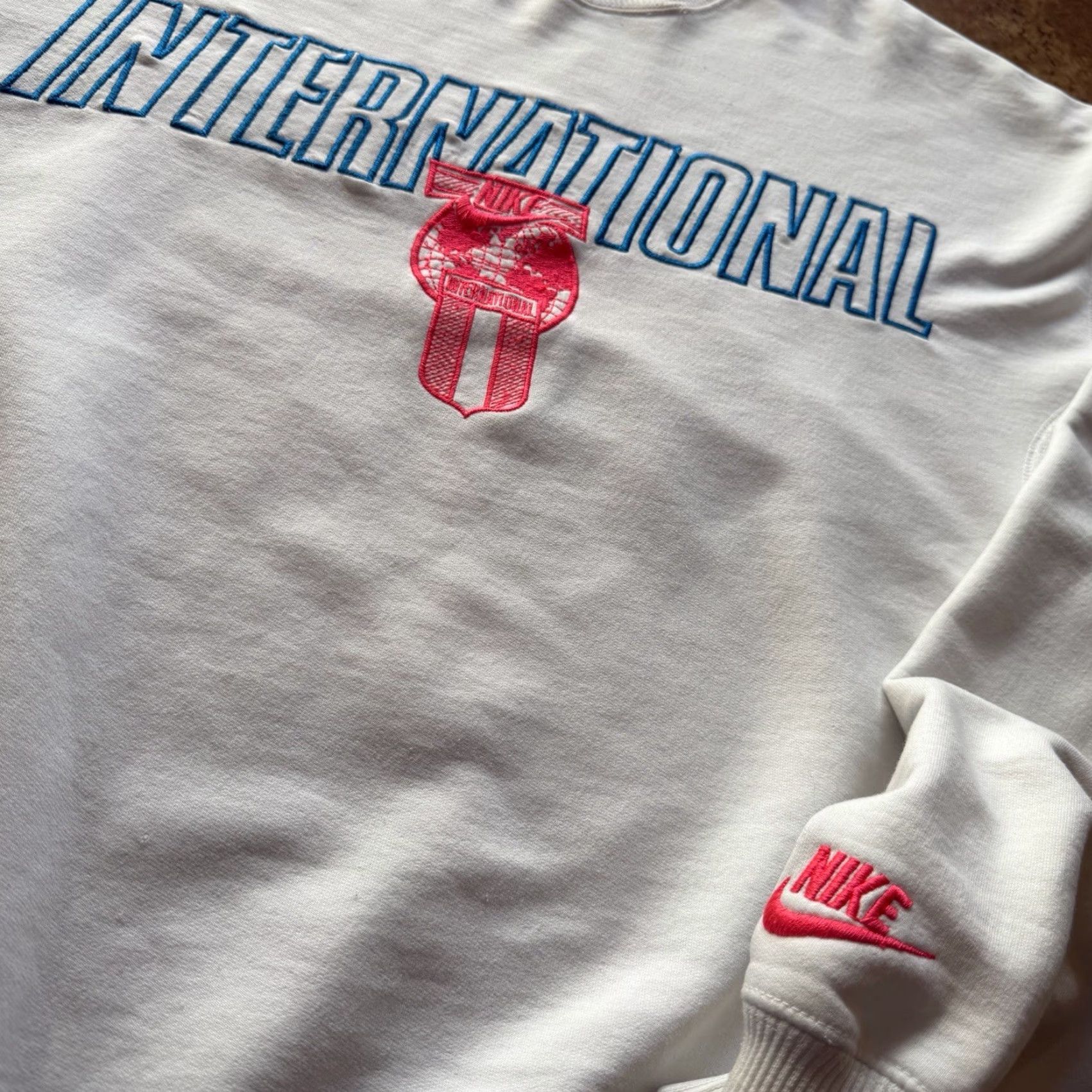 Nike VTG Nike Crewneck Sweatshirt Shirt XL White 90s International Tag Logo Mens Vintage 90s Nike Sportswear Size US XL / EU 56 / 4 - 7 Thumbnail