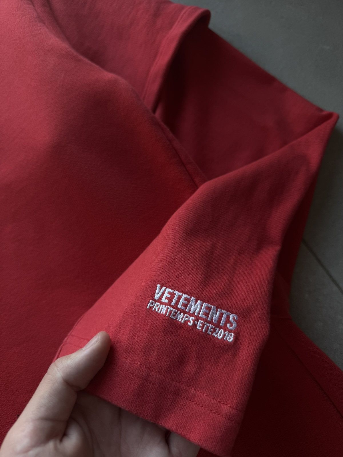 Tommy Hilfiger × Vetements Vetements X Tommy Hilfiger Red Oversize M Size Cotton Hoodie Pullover Sweatshirt Size US M / EU 48-50 / 2 - 8 Thumbnail