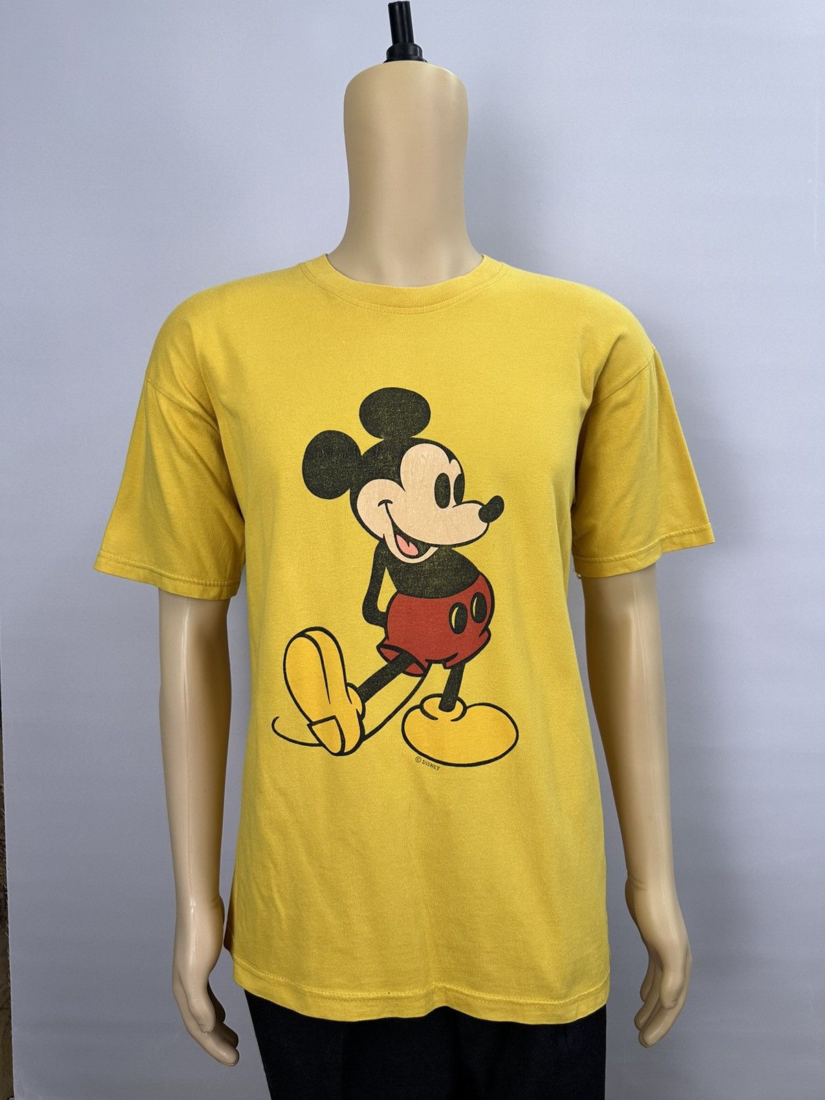 Disney Mickey Unlimited Full Body Yellow Shoe Vintage Tshirt A581 Size US M / EU 48-50 / 2 - 1 Thumbnail
