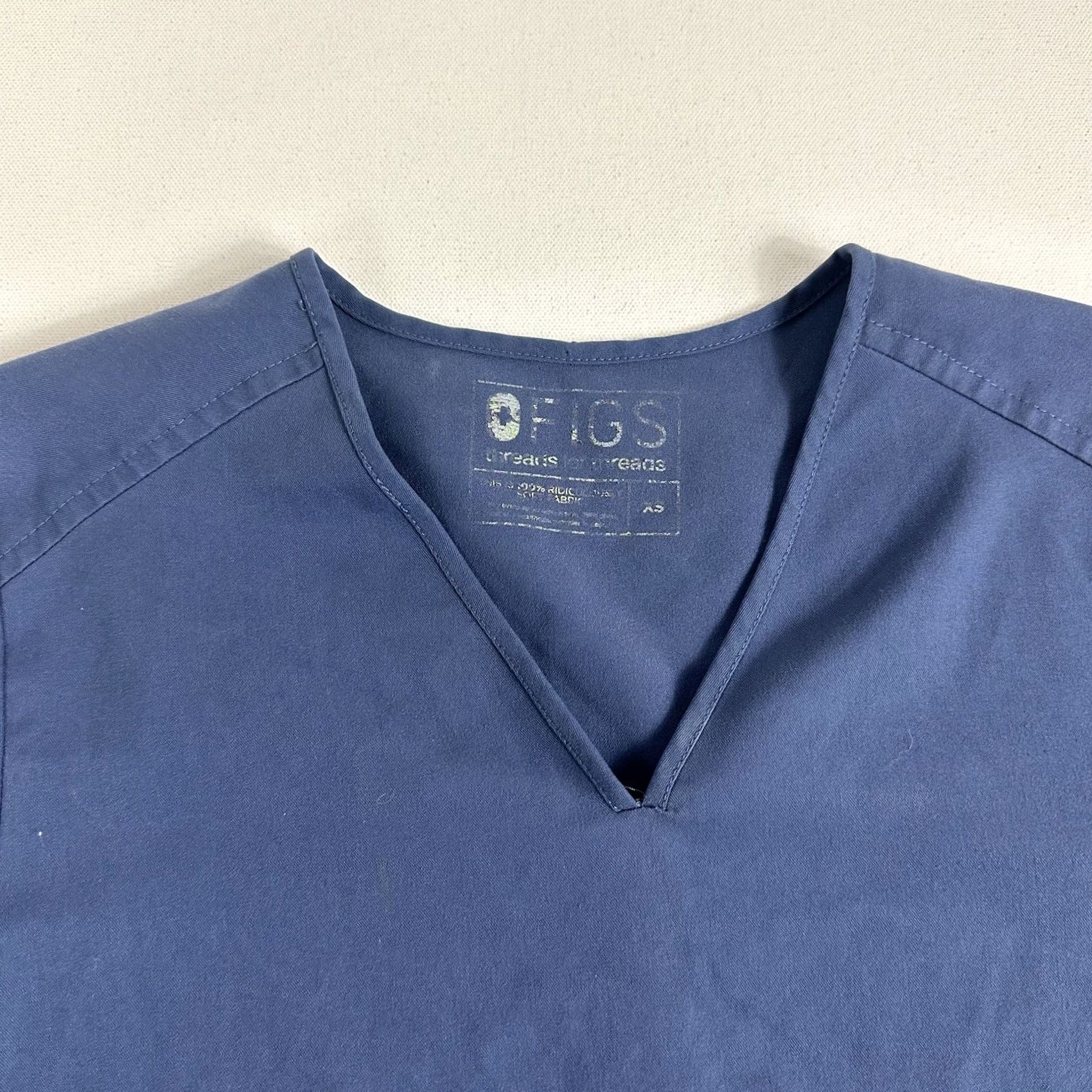 Vintage FIGS Scrub Top Shirt Women’s XS V Neck Blue Technical Collection Blue Size XS / US 0-2 / IT 36-38 - 4 Thumbnail