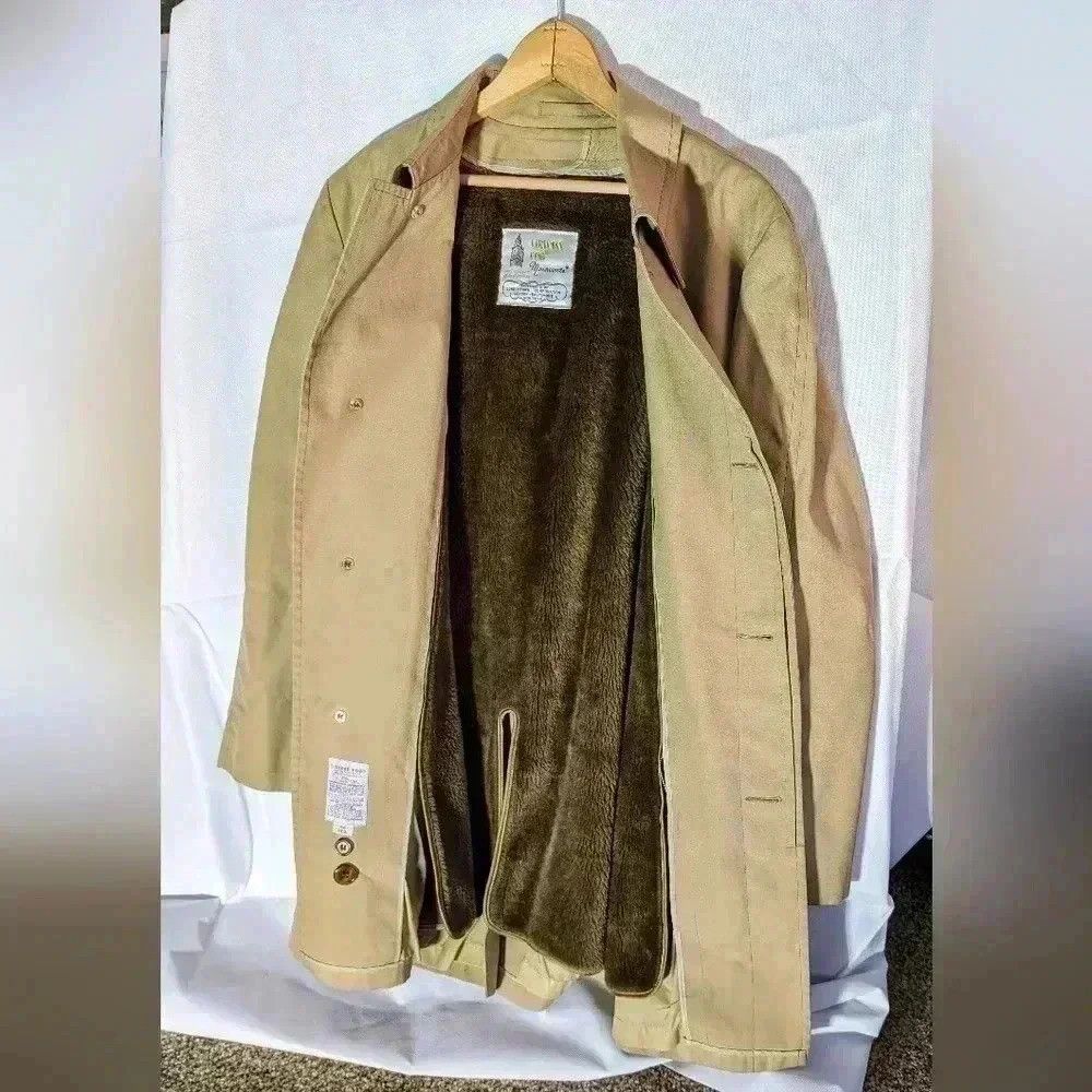 London Fog Vintage London Fog rain coat sz 44 regular tan faux fur lin Size US L / EU 52-54 / 3 - 3 Thumbnail