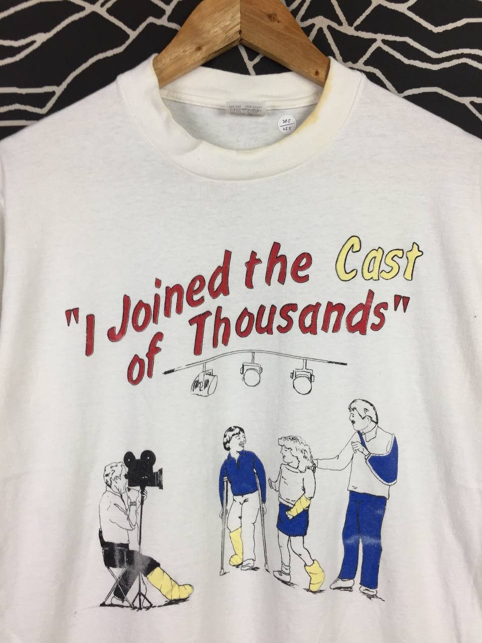 Vintage Vtg 80s Boca Raton Orthopaedic Group Cast Of Thousands Tee Size US L / EU 52-54 / 3 - 3 Thumbnail