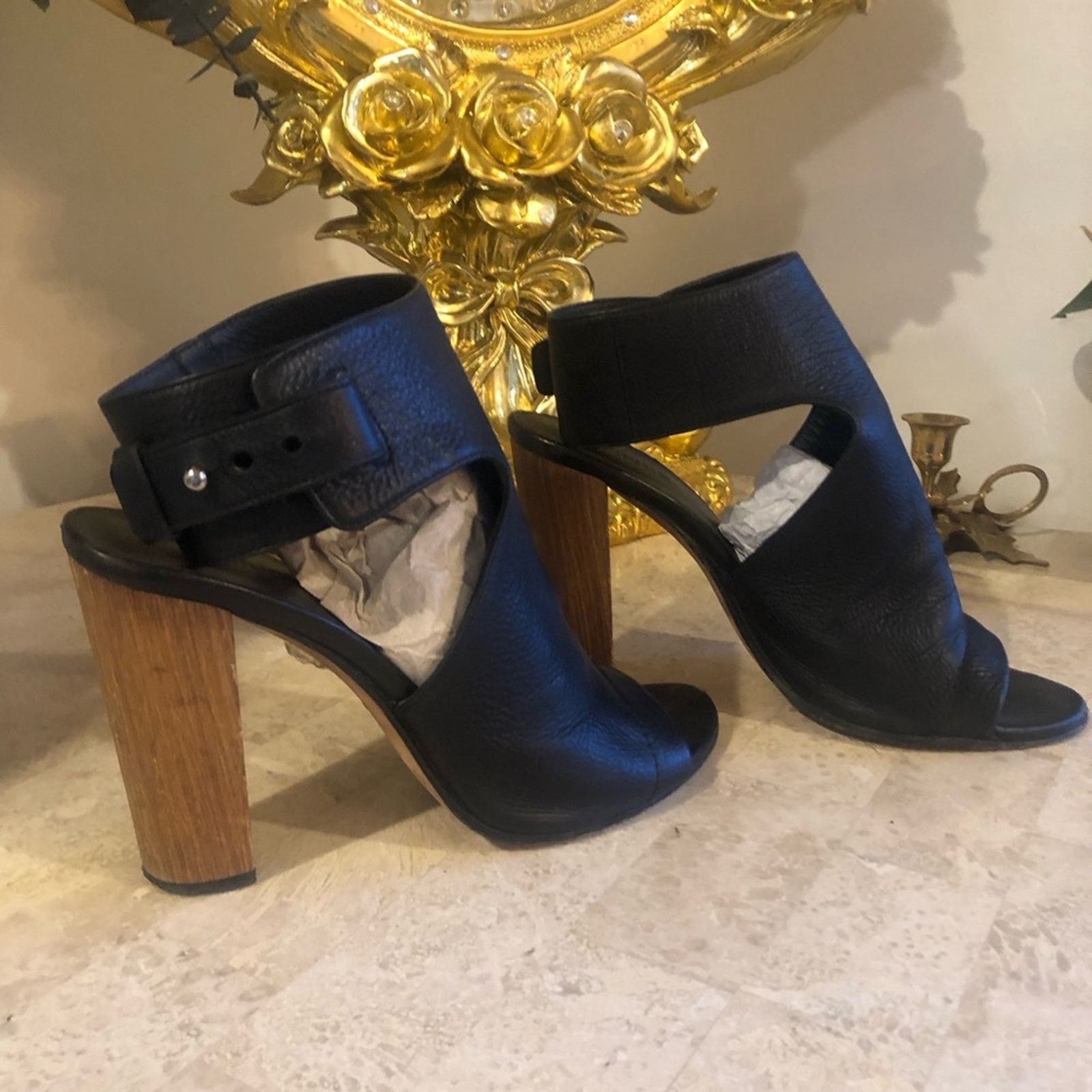 Vince Vince. Open heal leather strap thick heel Size US 7.5 / IT 37.5 - 13 Thumbnail