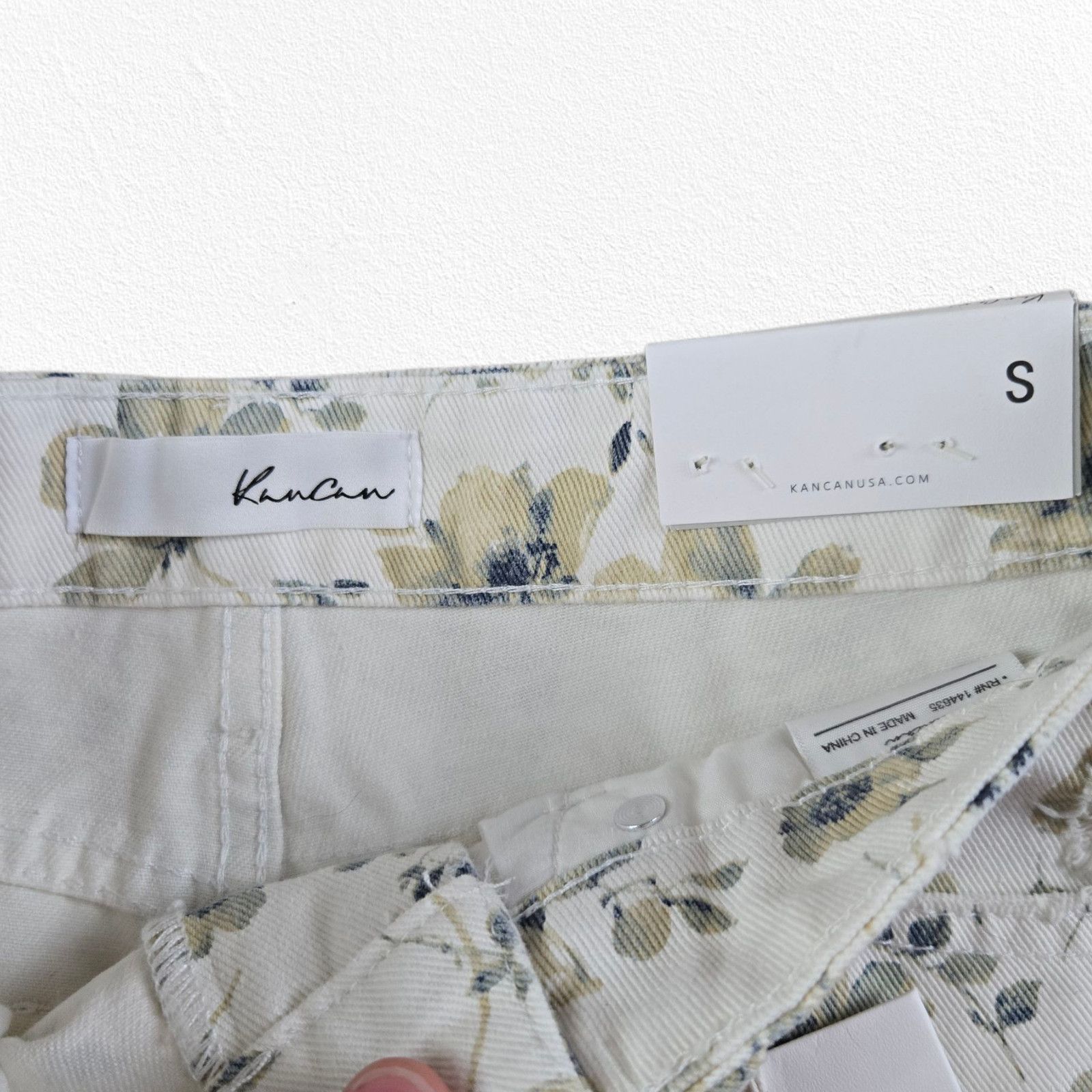 Other White Floral High Rise Distressed Denim Shorts Size Small Size 26" / US 2 / IT 38 - 7 Thumbnail
