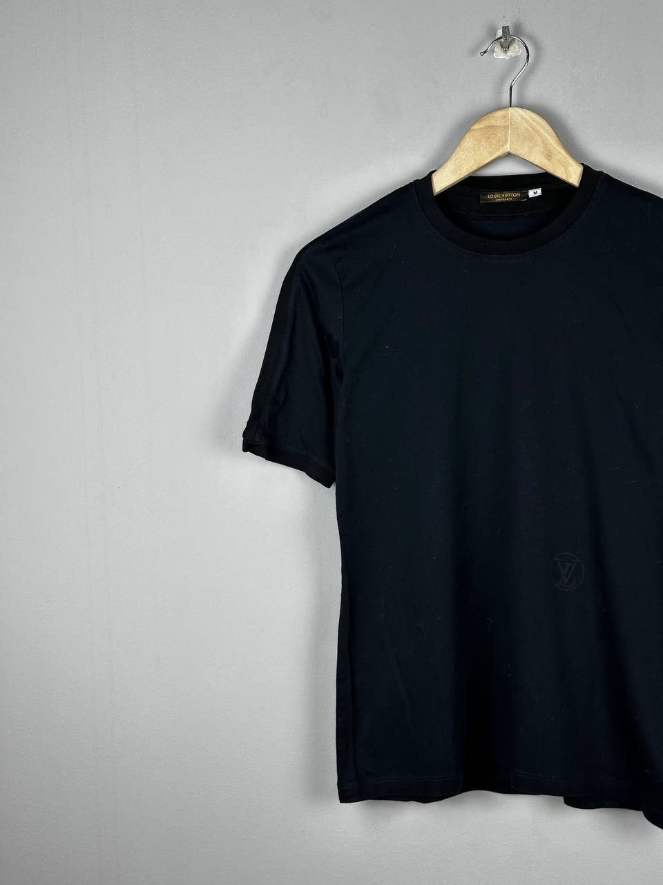 Louis Vuitton Louis Vuitton Uniforms Small Logo Navy T Shirt Size M / US 6-8 / IT 42-44 - 2 Thumbnail